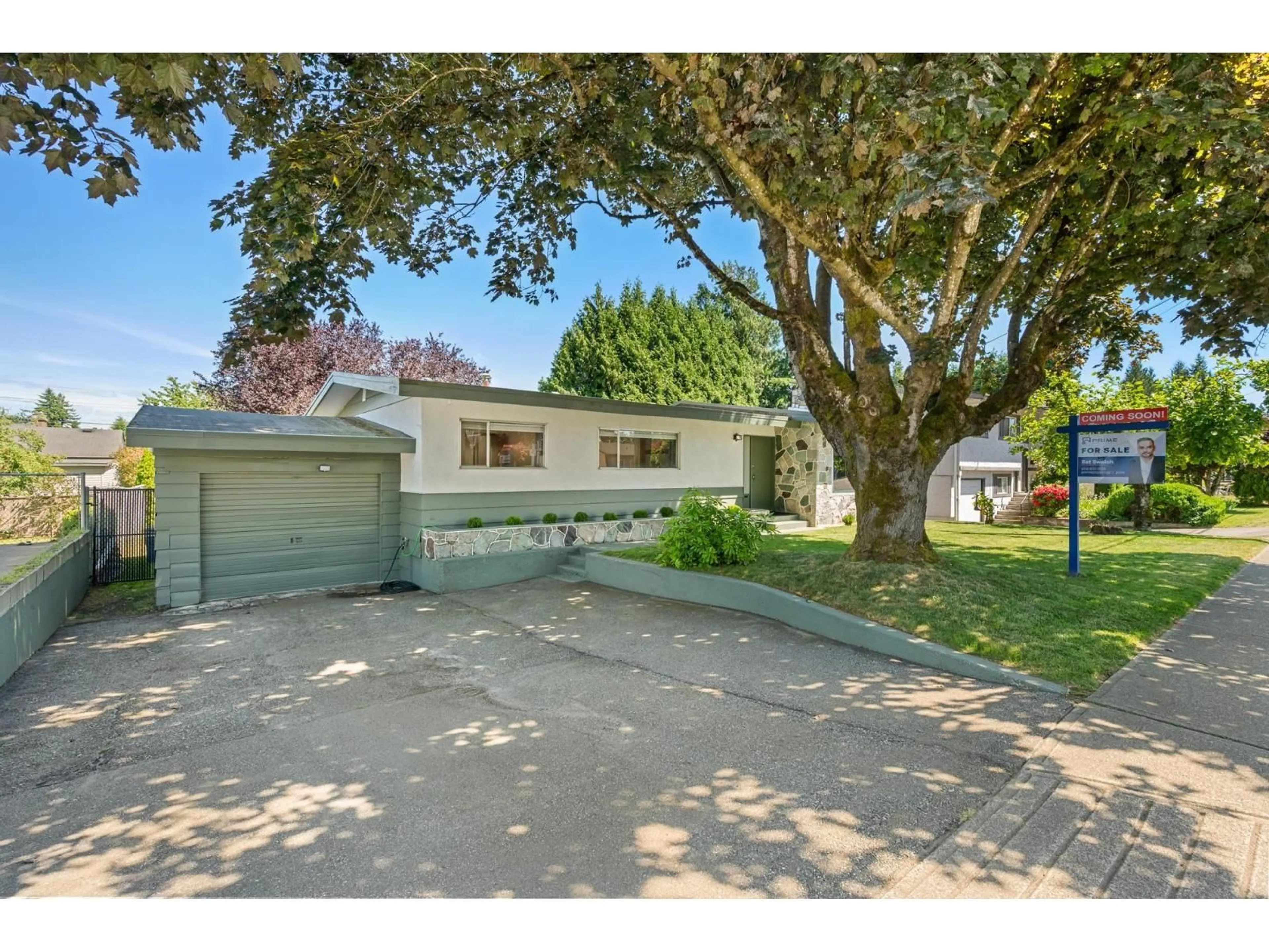 A pic from outside/outdoor area/front of a property/back of a property/a pic from drone, street for 2120 WARE STREET, Abbotsford British Columbia V2S3C2