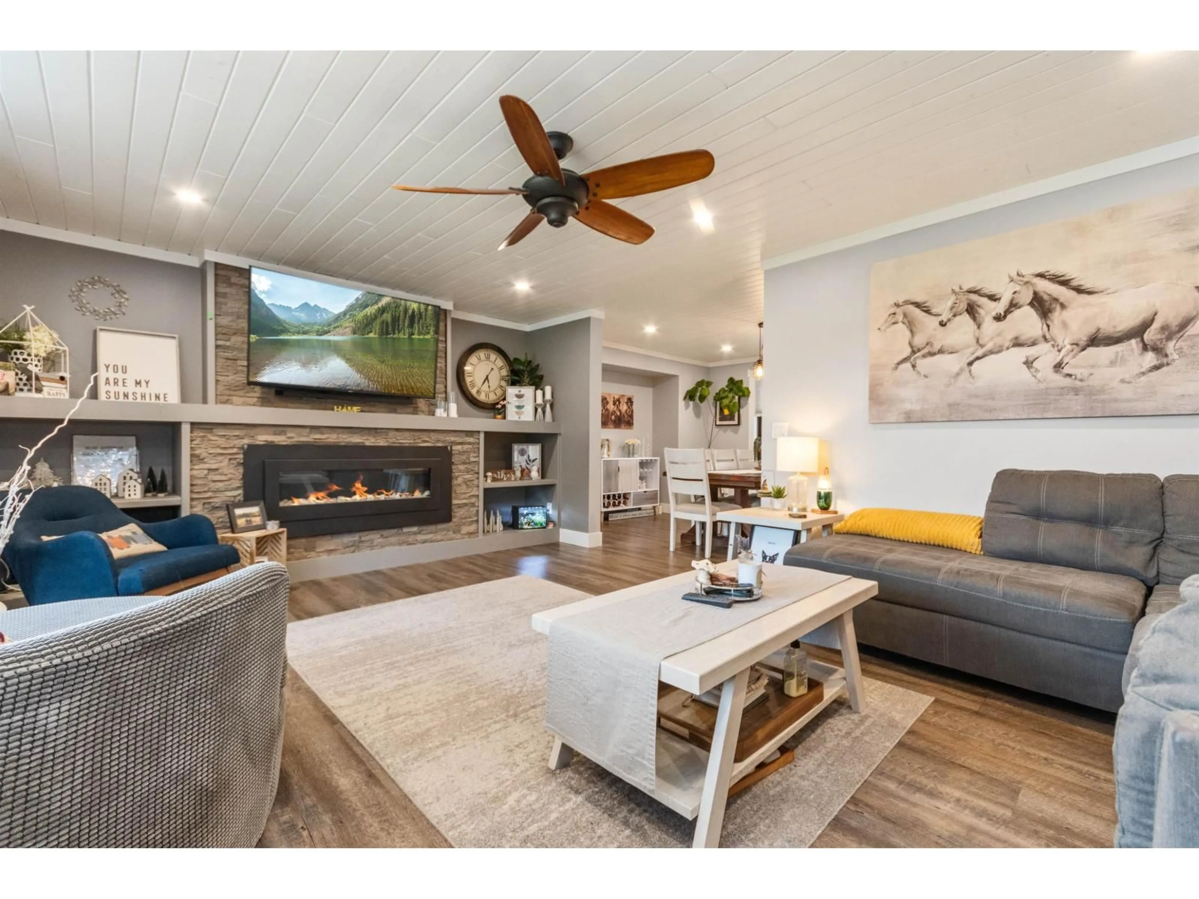 Living room with furniture, wood/laminate floor for 45148 INSLEY AVENUE, Chilliwack British Columbia V2R1W5