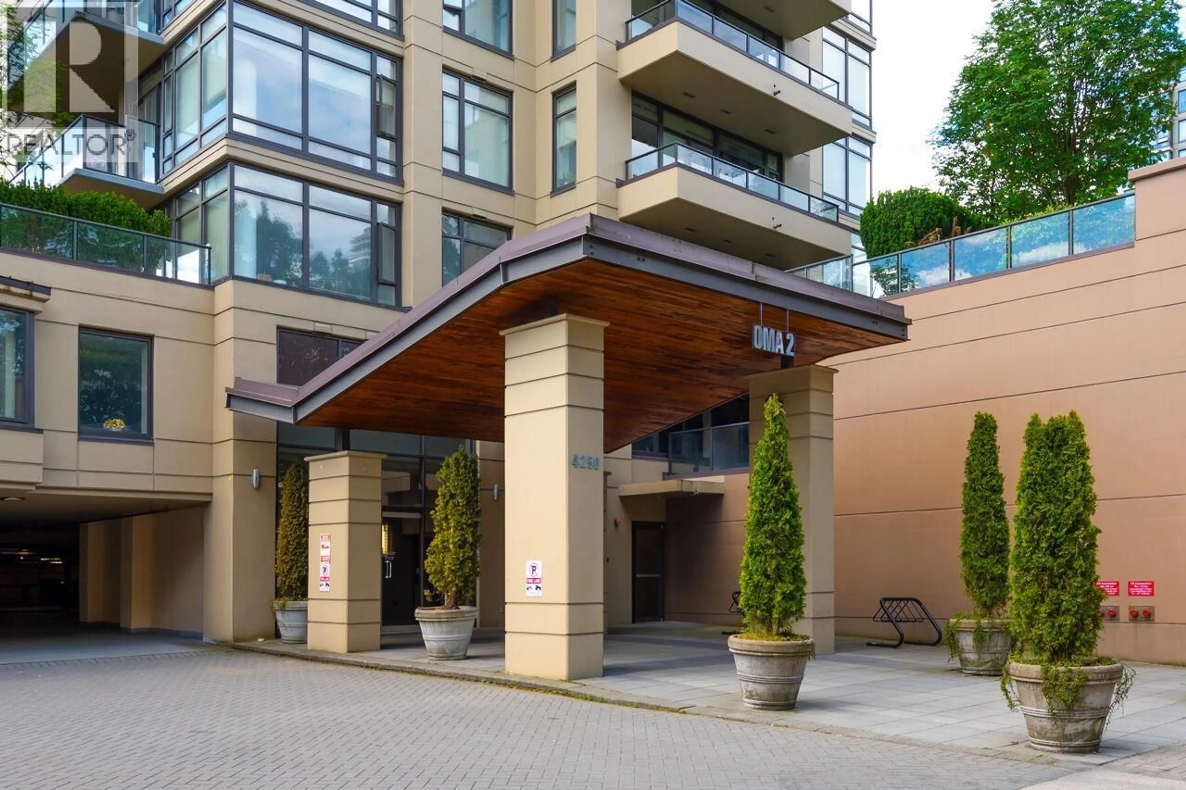 Indoor foyer for 401 - 4250 DAWSON STREET, Burnaby British Columbia V5C4B1