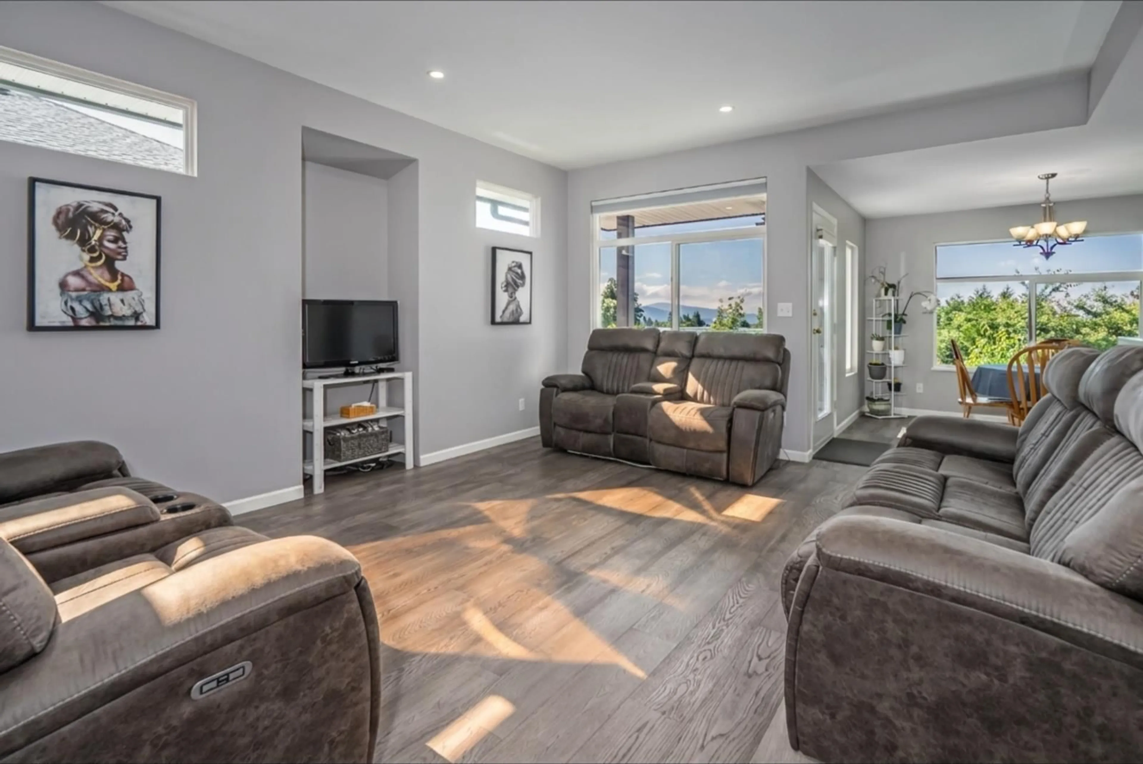 Living room with furniture, unknown for 33764 BLUEBERRY DRIVE, Mission British Columbia V2V7A1