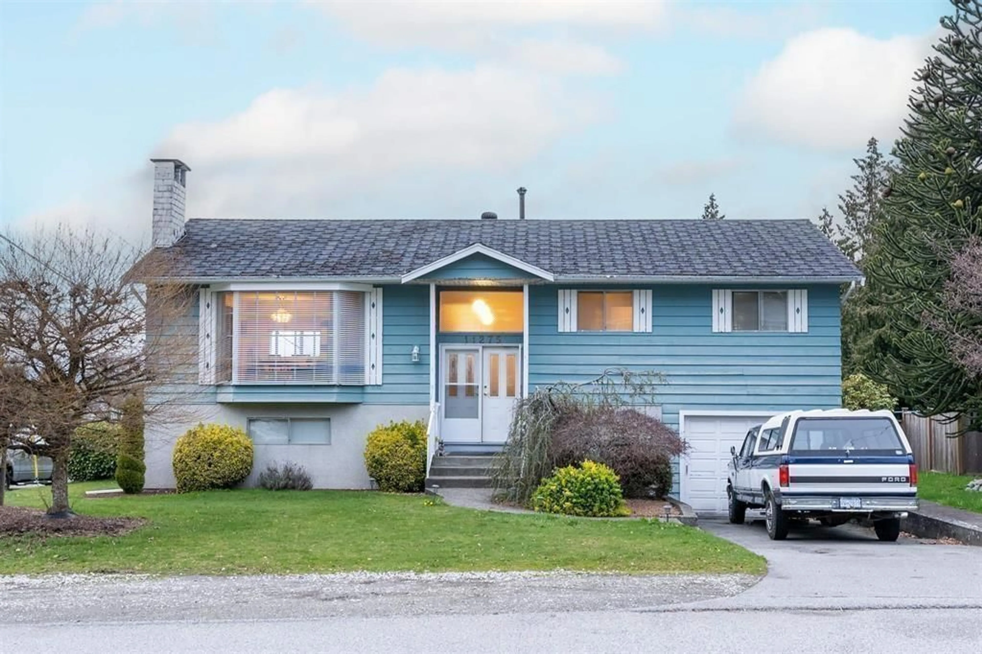 Home with vinyl exterior material, street for 11275 KENDALE WAY, Delta British Columbia V4C3P8