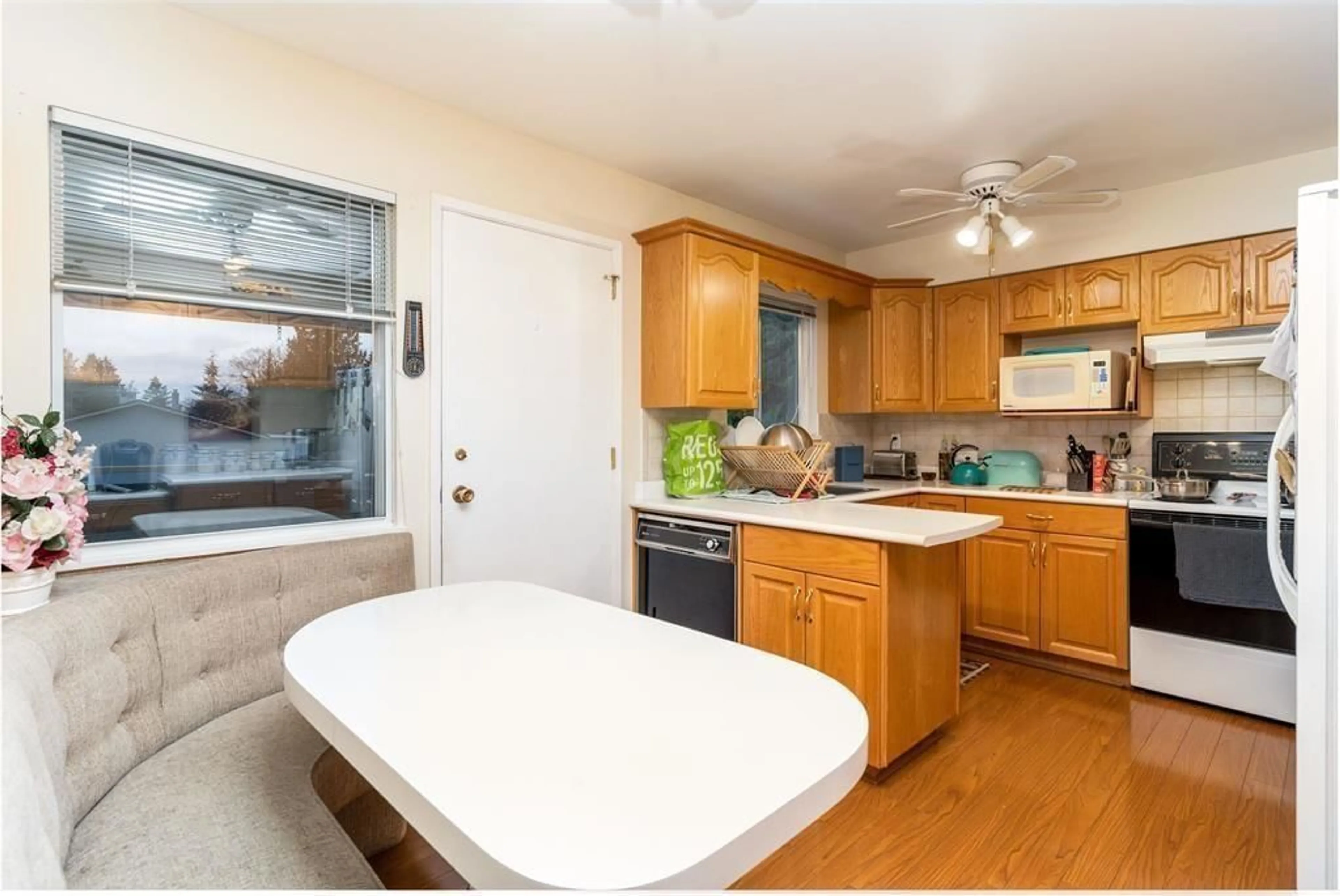 Standard kitchen, wood/laminate floor for 11275 KENDALE WAY, Delta British Columbia V4C3P8