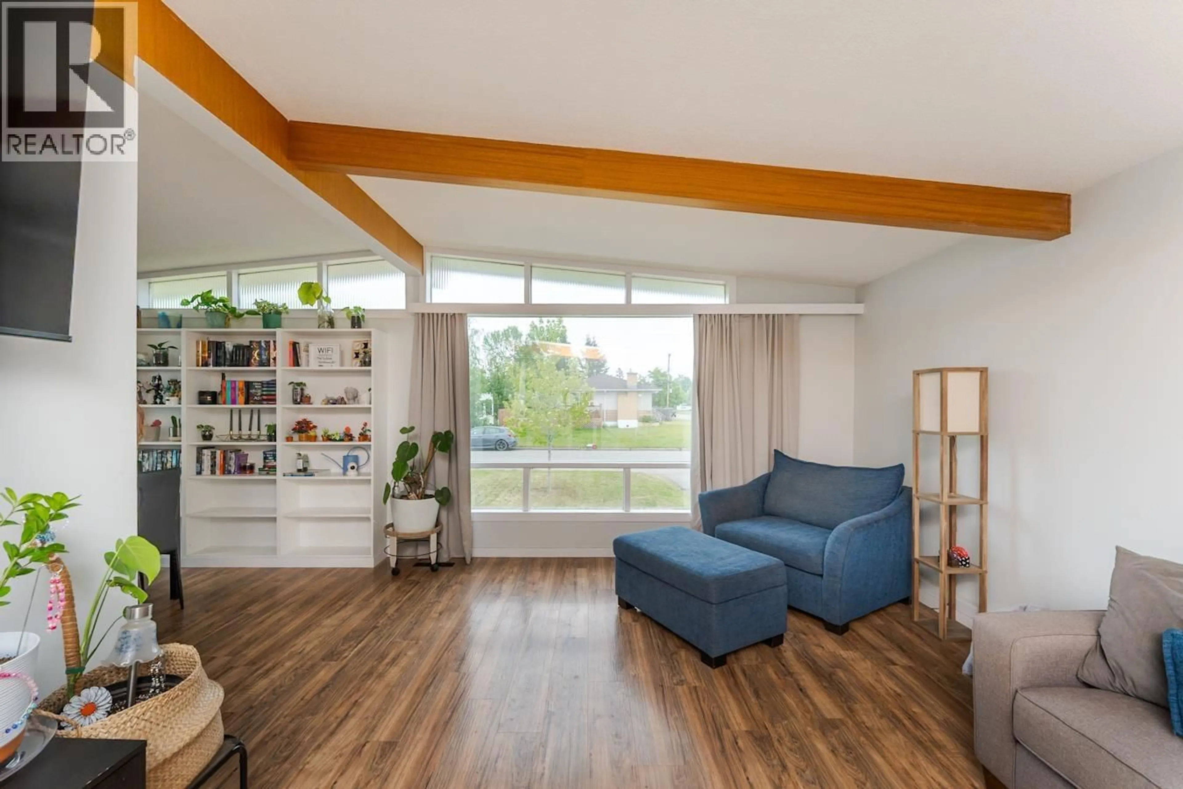 Living room with furniture, wood/laminate floor for 207 OGILVIE STREET, Prince George British Columbia V2M3H7