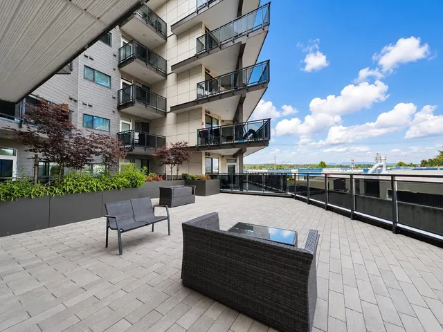 418 - 20061 FRASER HIGHWAY, Langley 4