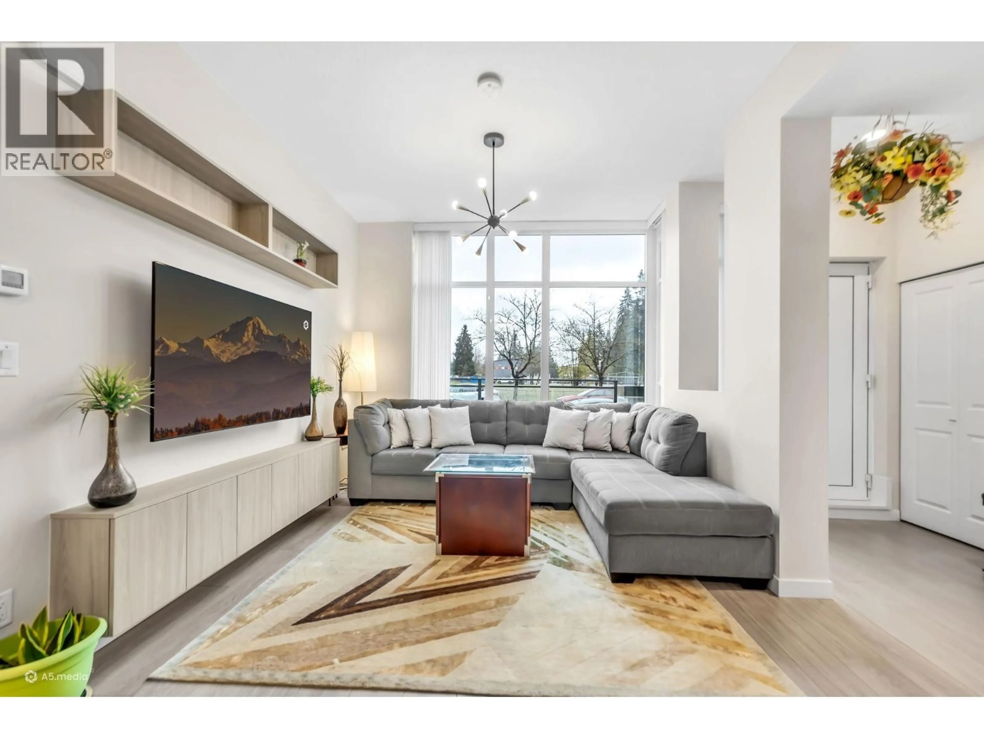 Living room with furniture, unknown for 108 - 1182 WESTWOOD STREET, Coquitlam British Columbia V3B0T9