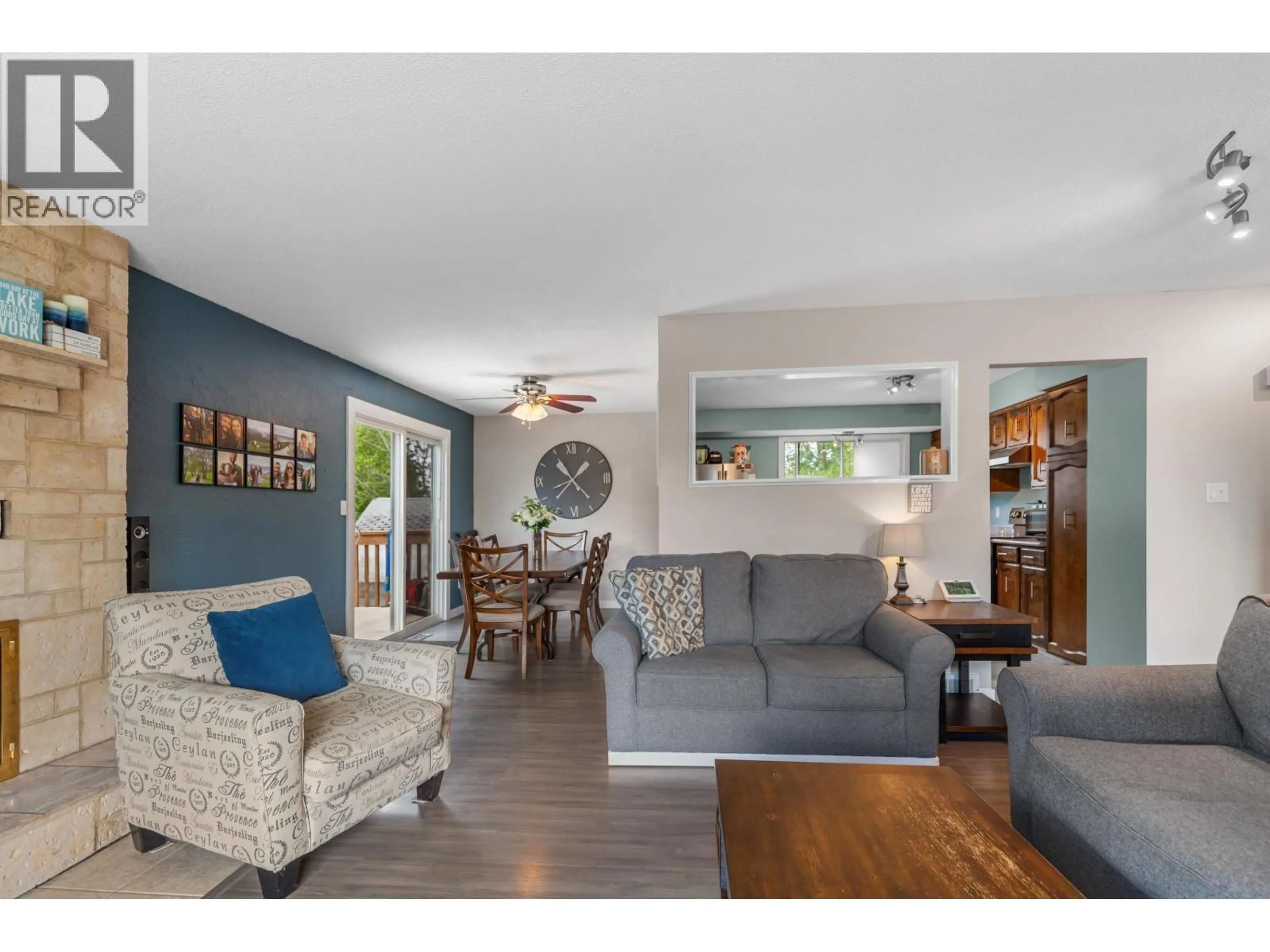Living room with furniture, wood/laminate floor for 3127 WALLACE CRESCENT, Prince George British Columbia V2K3V4