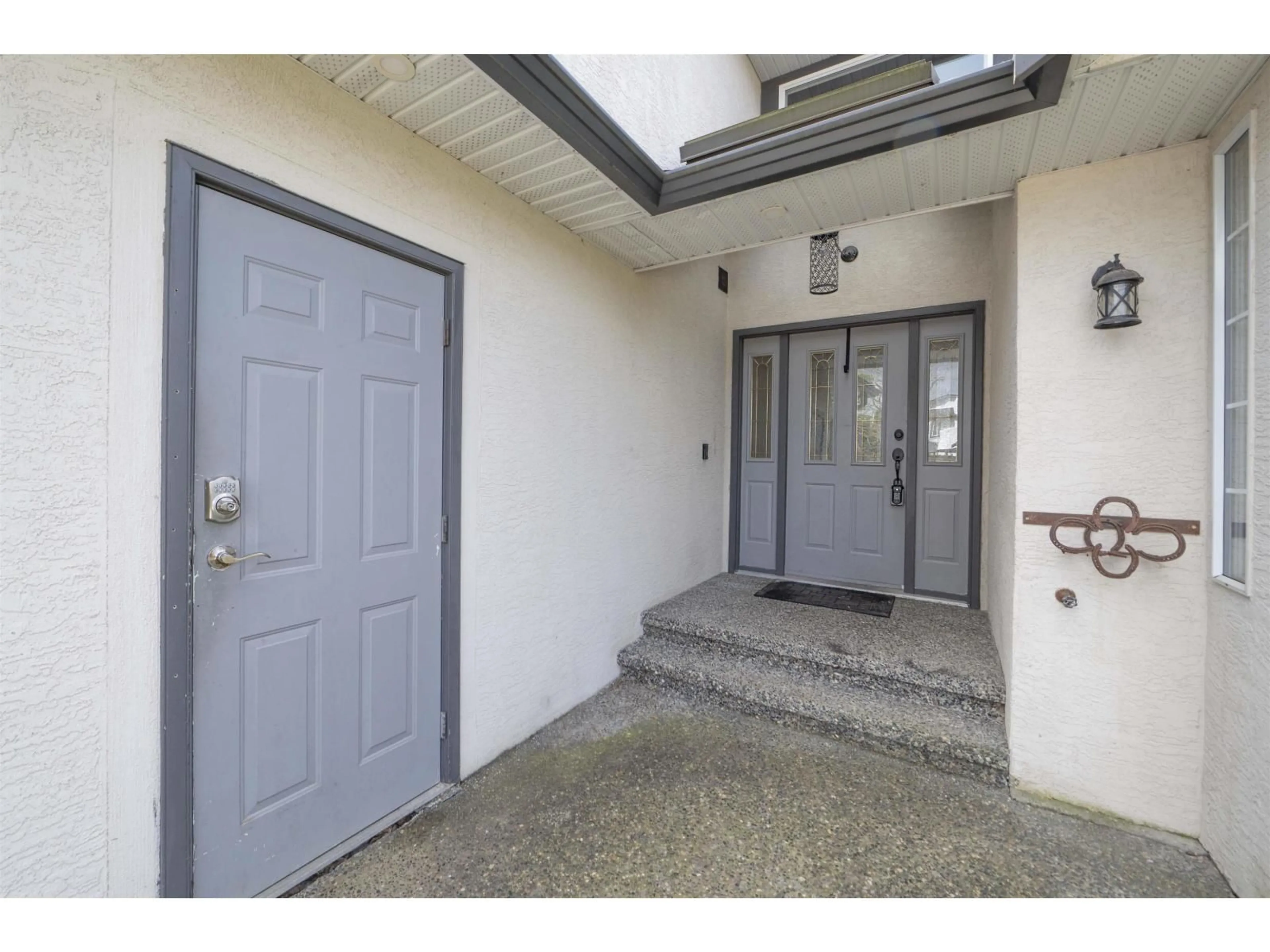 Indoor foyer for 35408 LETHBRIDGE DRIVE, Abbotsford British Columbia V3G1J7