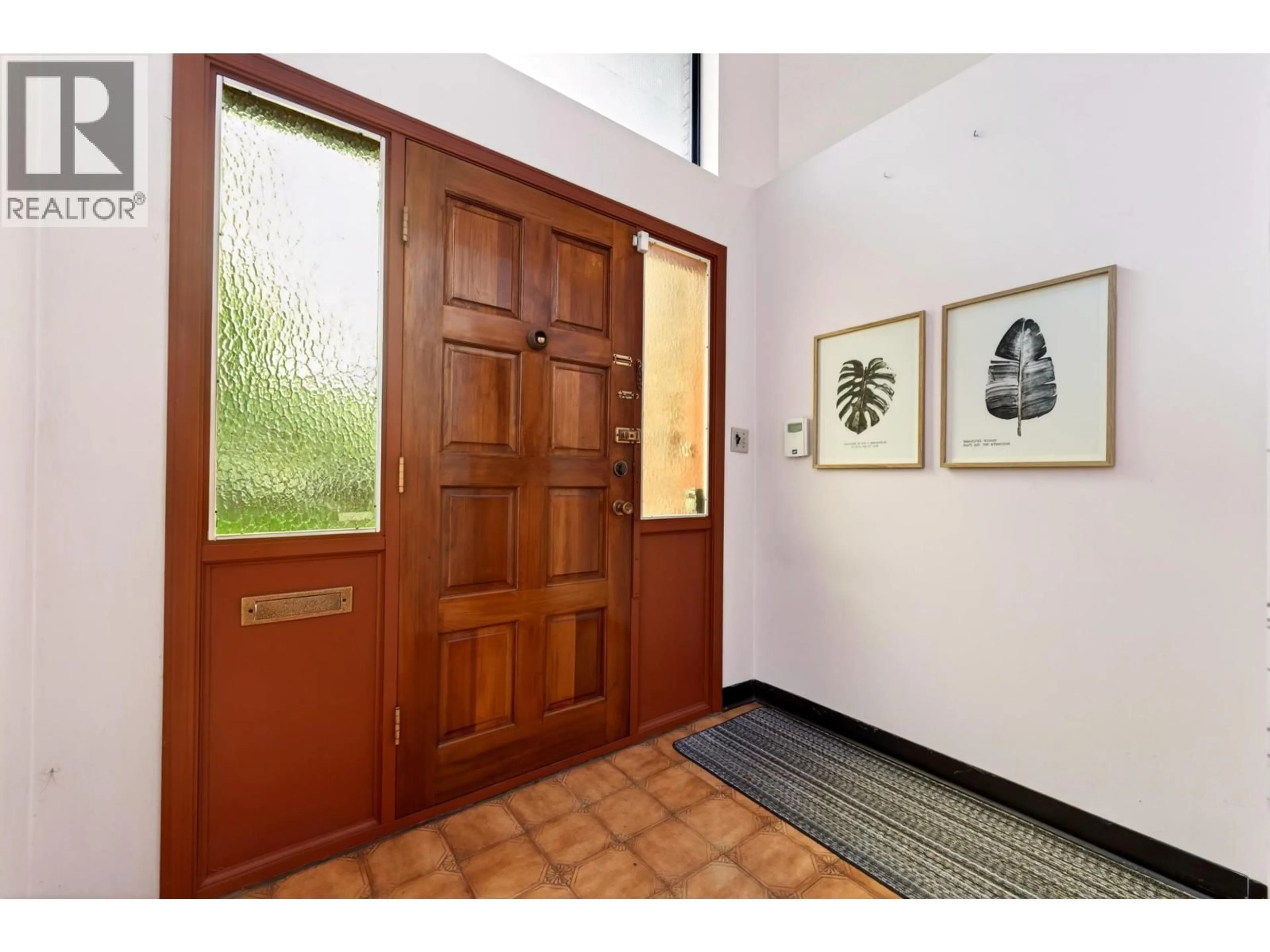Indoor foyer for 2031 23RD AVENUE, Vancouver British Columbia V5N2T9