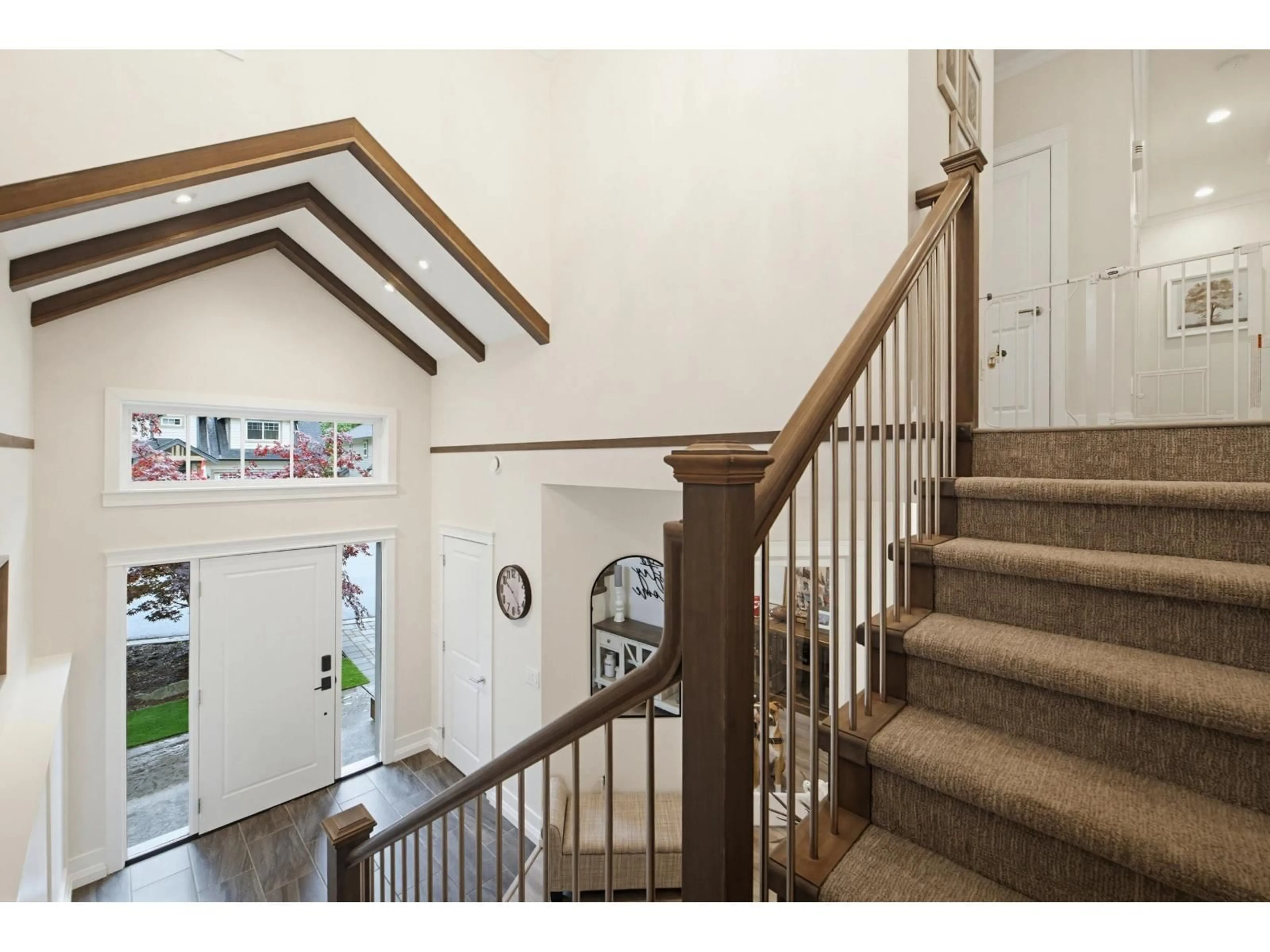 Indoor foyer for 9 - 35259 STRAITON ROAD, Abbotsford British Columbia V2S0H1