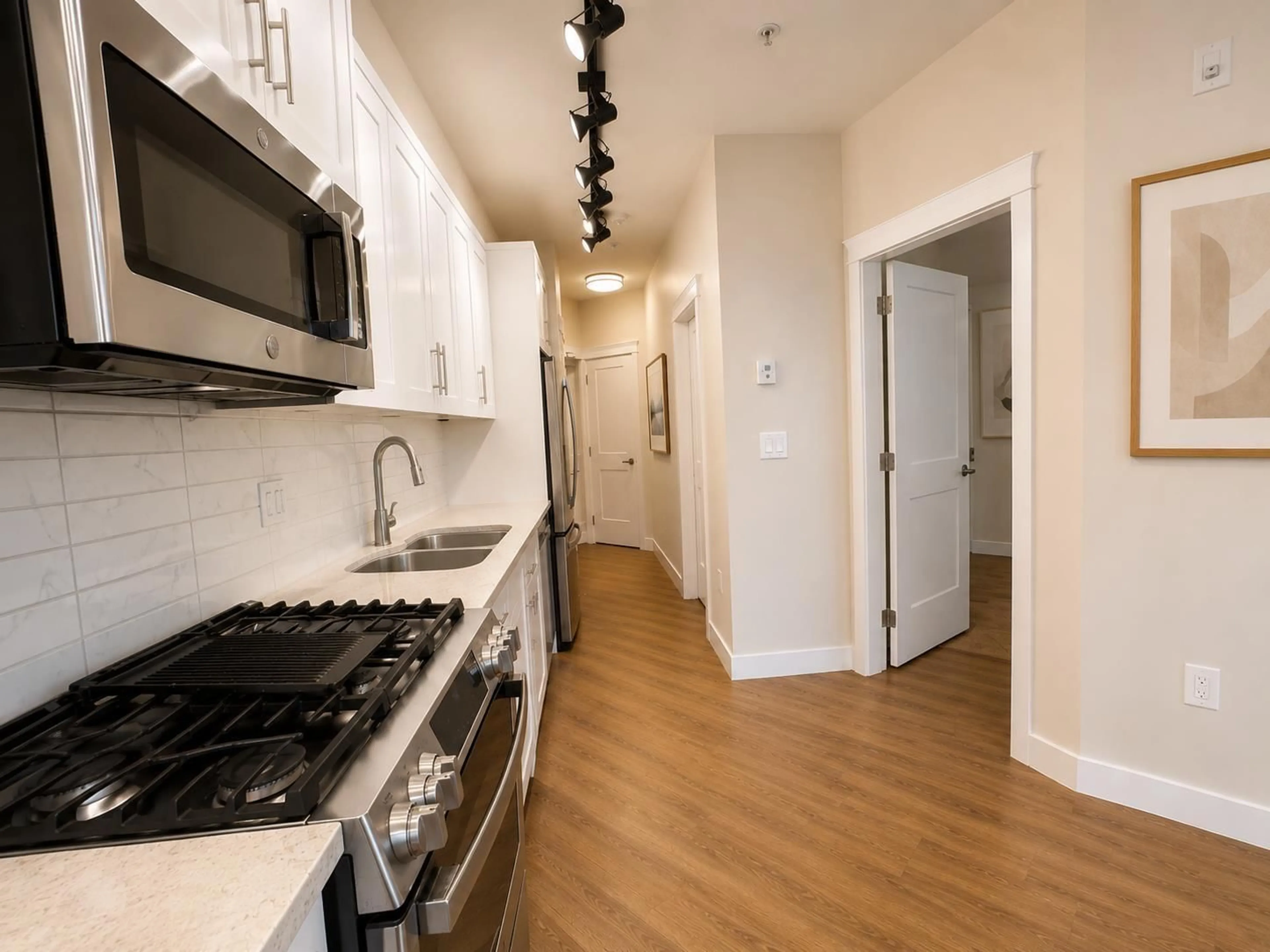 Standard kitchen, unknown for 326 - 11077 RAVINE ROAD, Surrey British Columbia V3T0R7