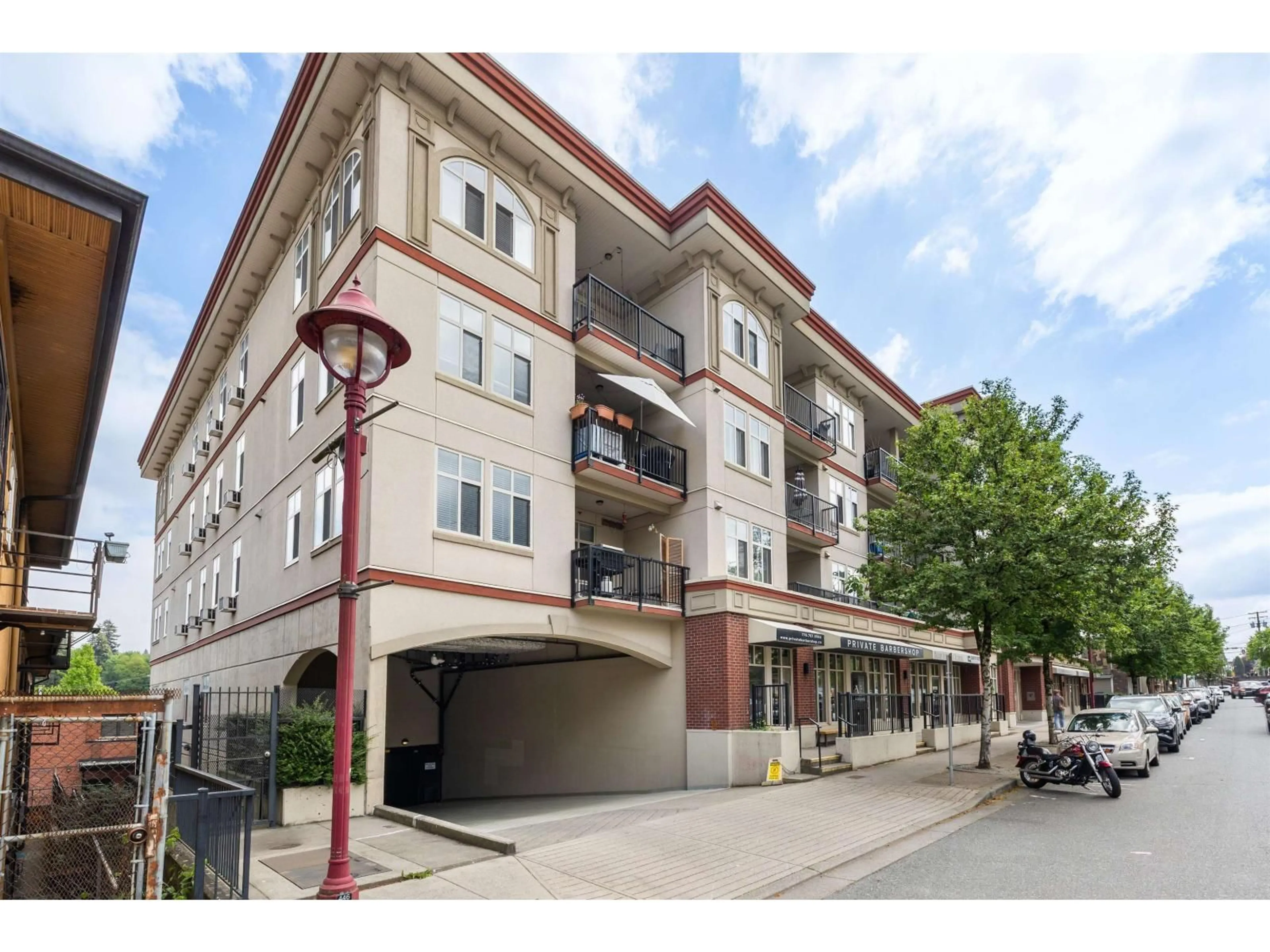 Patio, building for 404 - 2632 PAULINE STREET, Abbotsford British Columbia V2S0C9