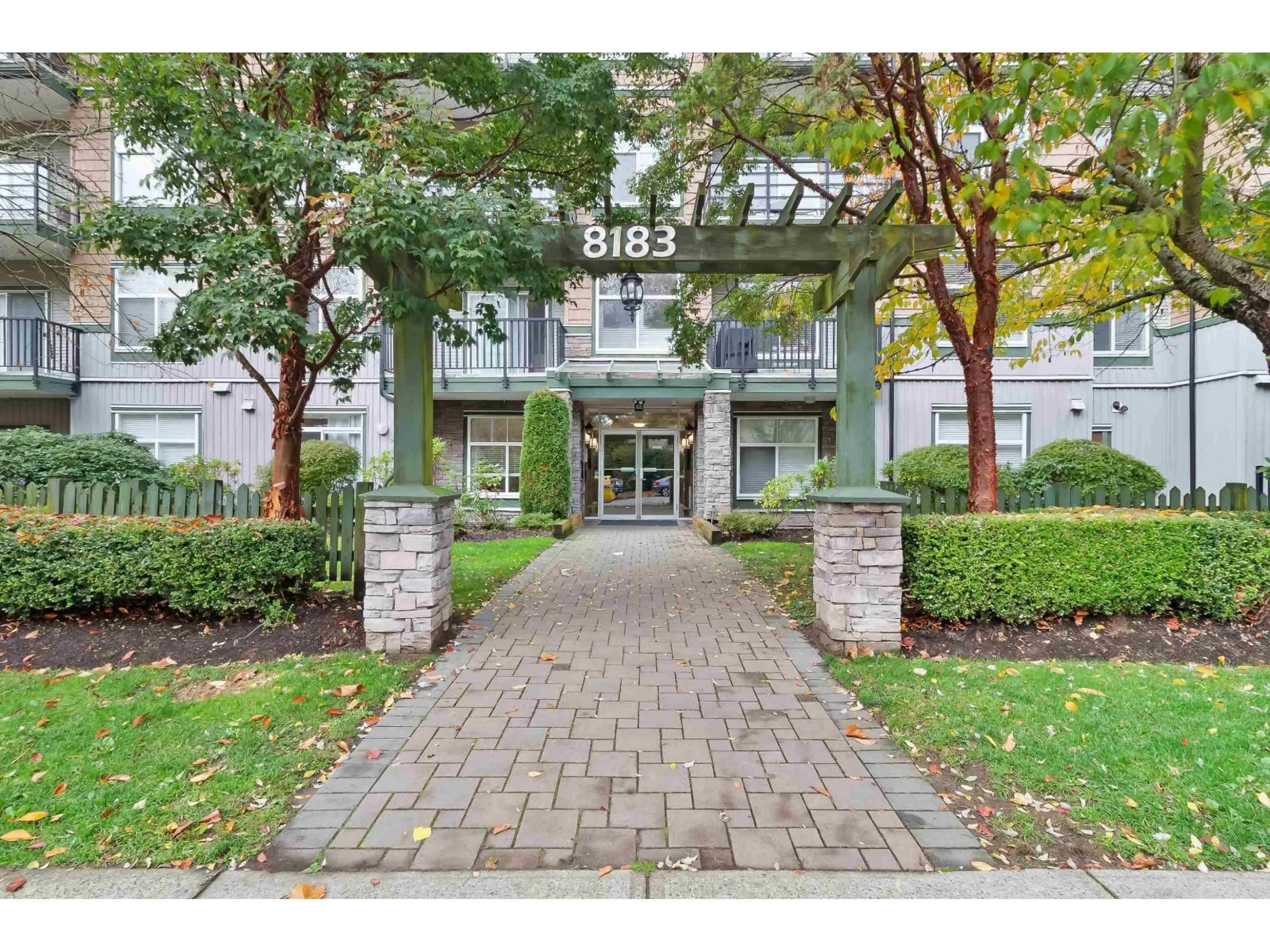 Indoor foyer for 211 - 8183 121A STREET STREET, Surrey British Columbia V3W1S7
