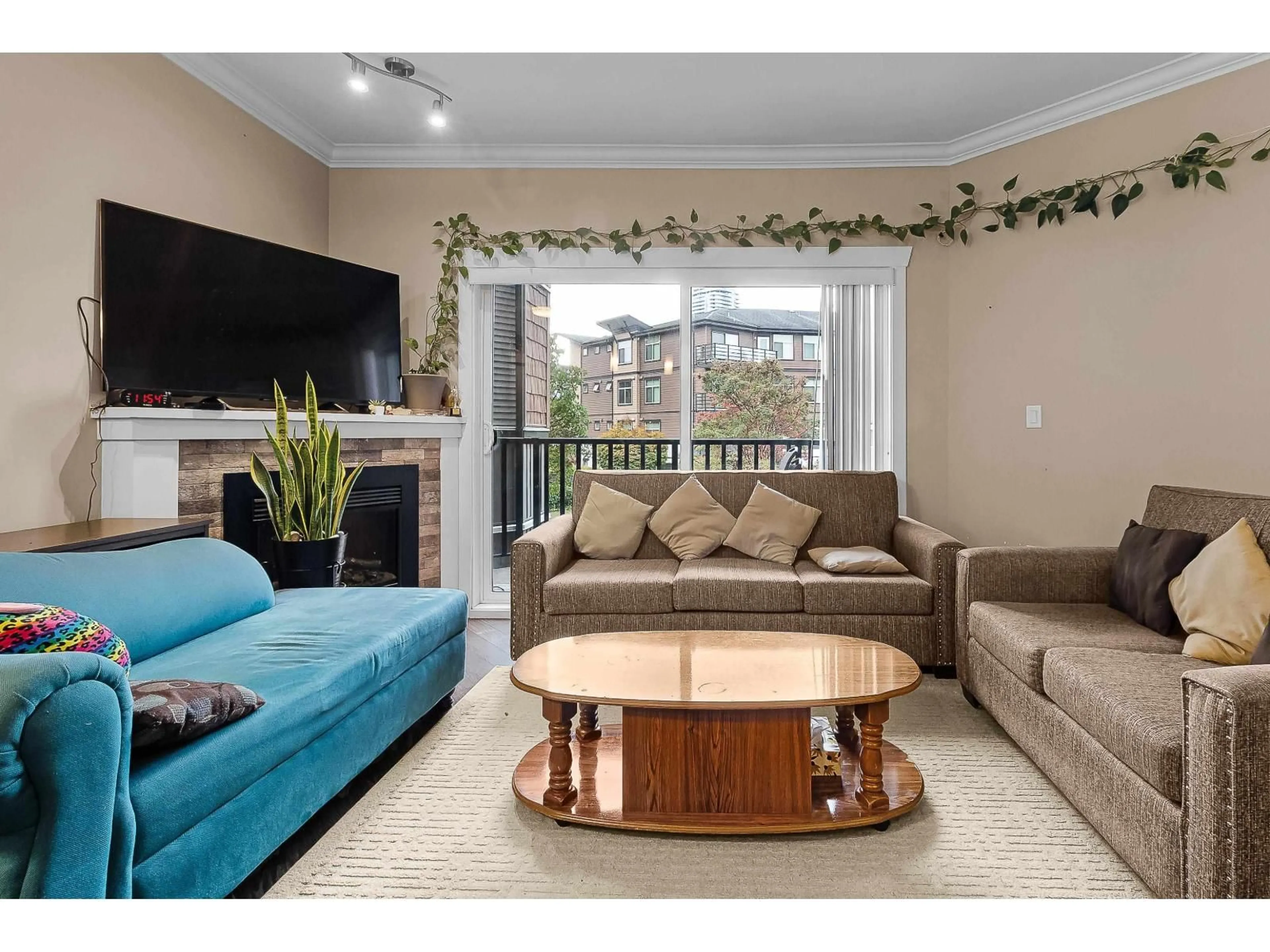Living room with furniture, unknown for 211 - 8183 121A STREET STREET, Surrey British Columbia V3W1S7