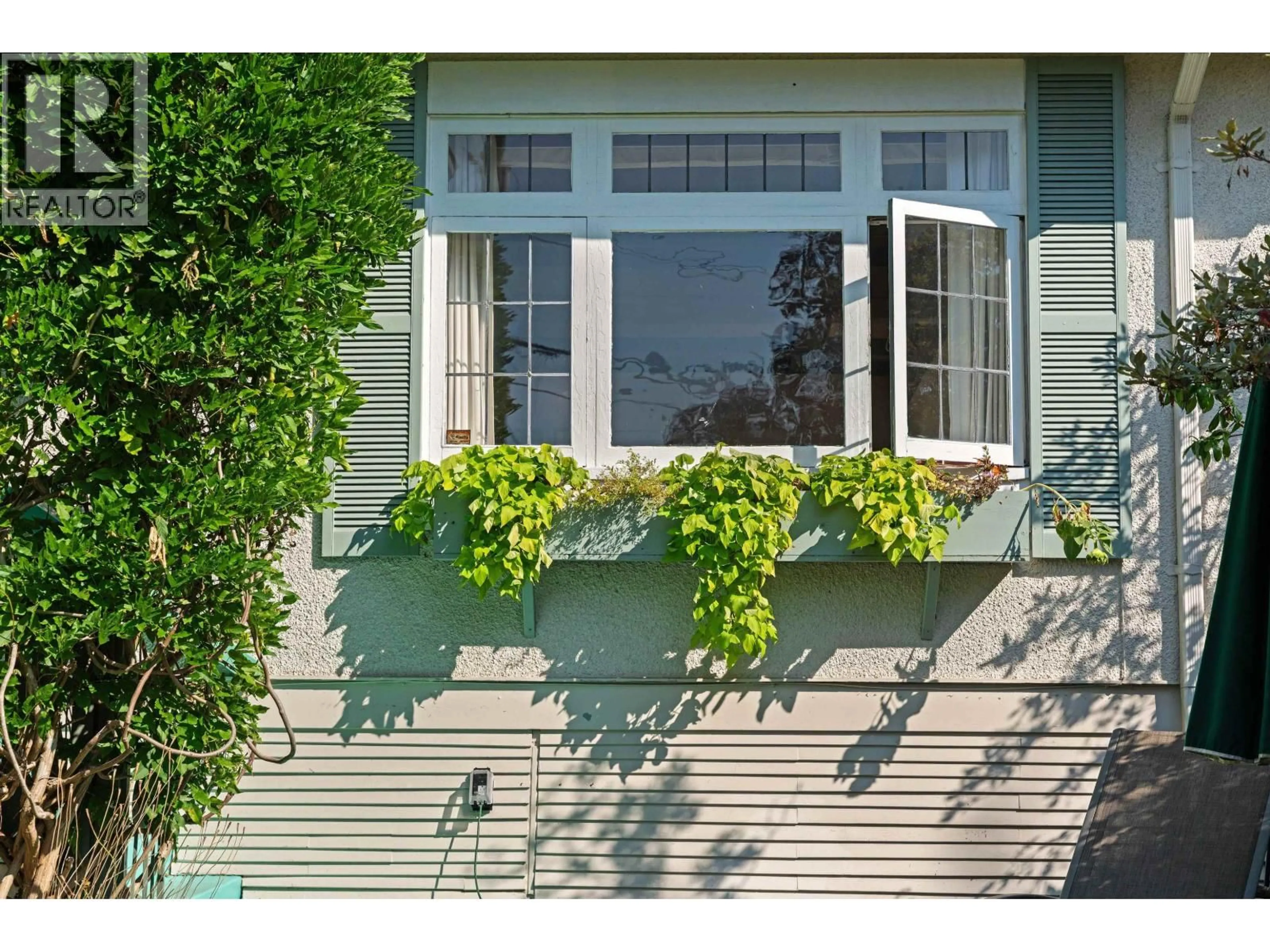 Patio, street for 1376 11TH STREET, West Vancouver British Columbia V7T2M9