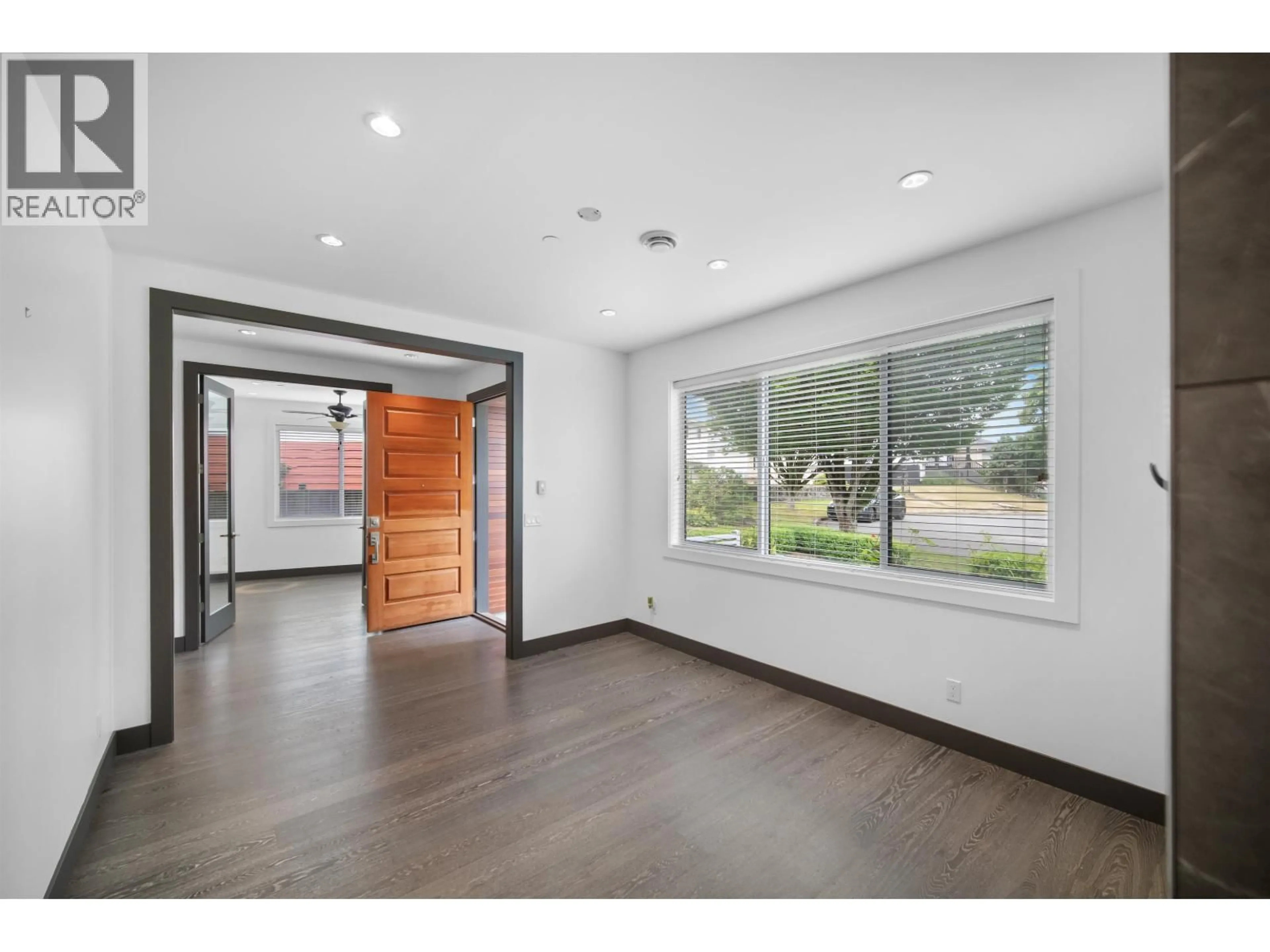 Indoor entryway for 7493 GATINEAU PLACE, Vancouver British Columbia V5S2S3