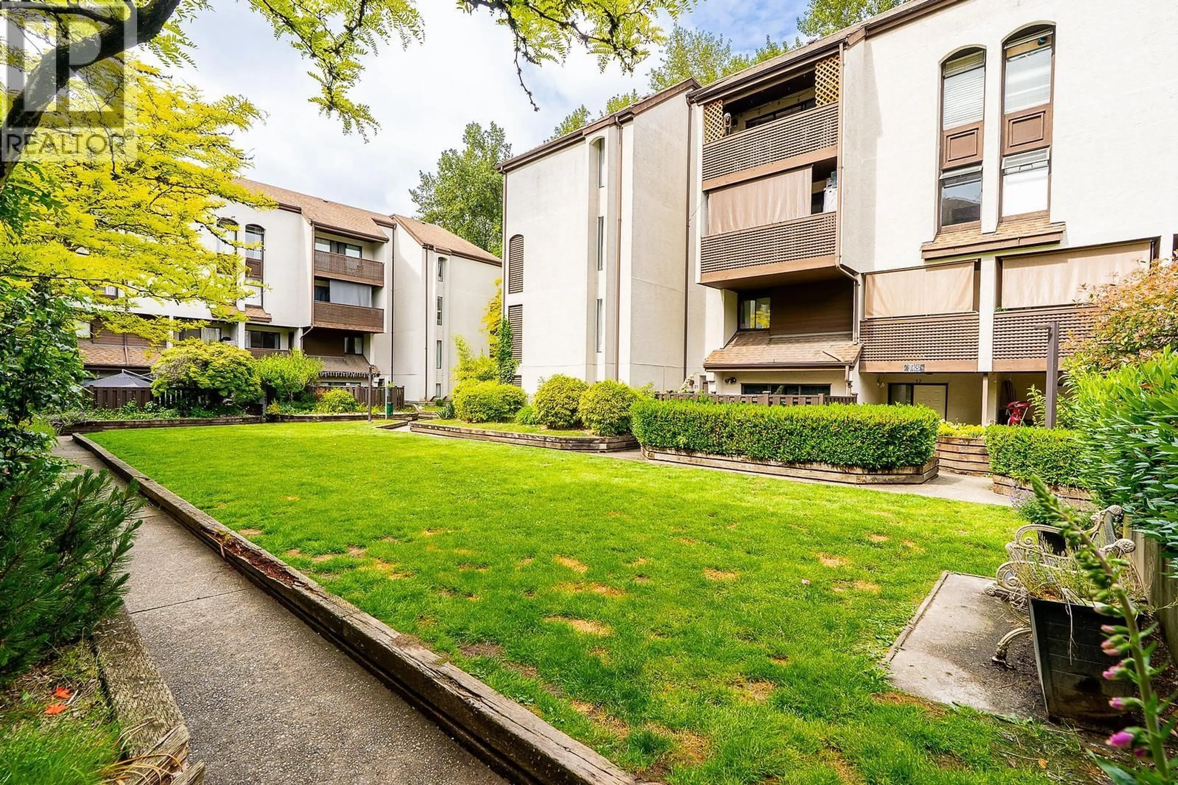 Patio, street for 402 - 365 GINGER DRIVE, New Westminster British Columbia V3L5L5