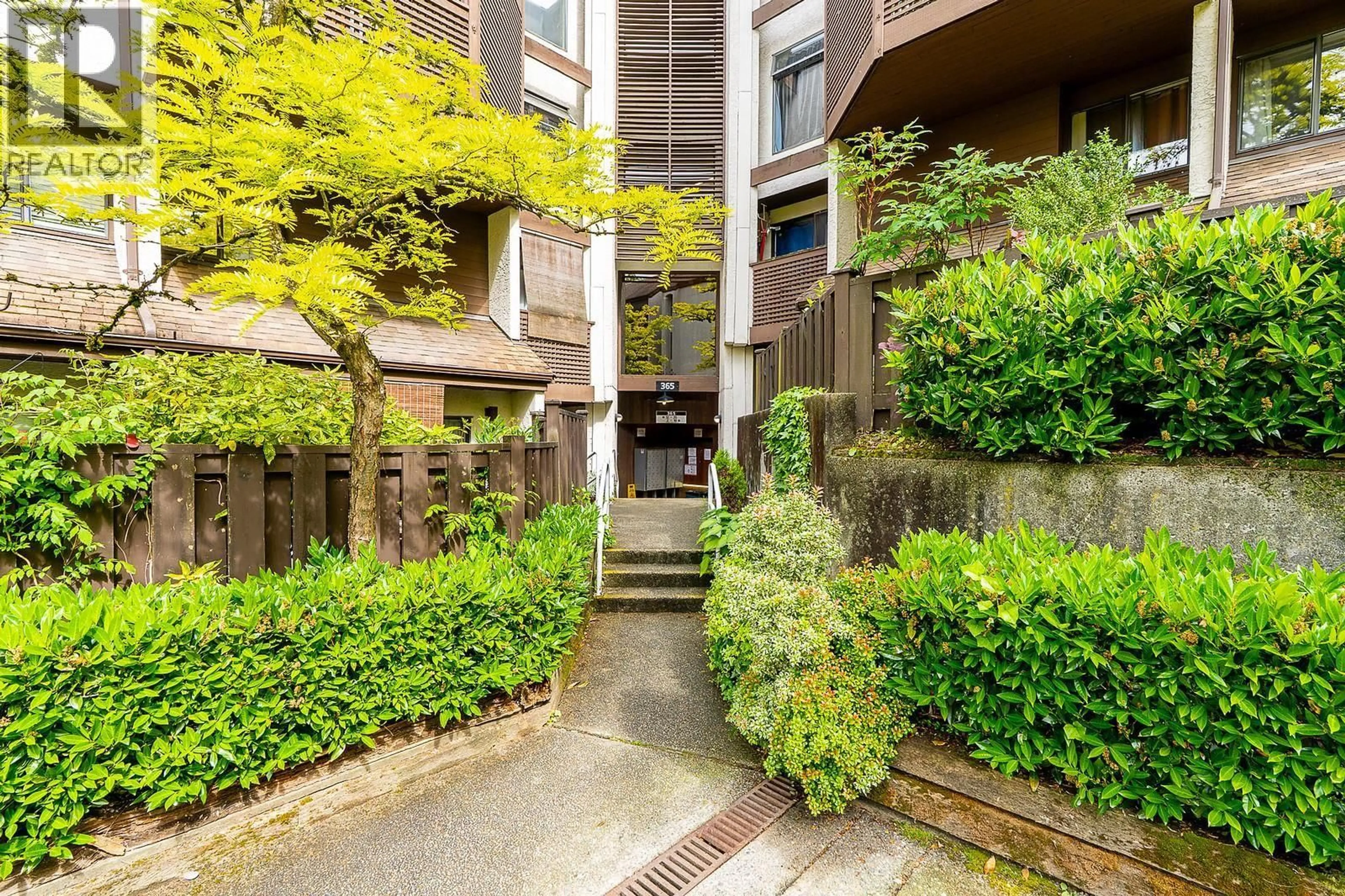 Patio, street for 402 - 365 GINGER DRIVE, New Westminster British Columbia V3L5L5