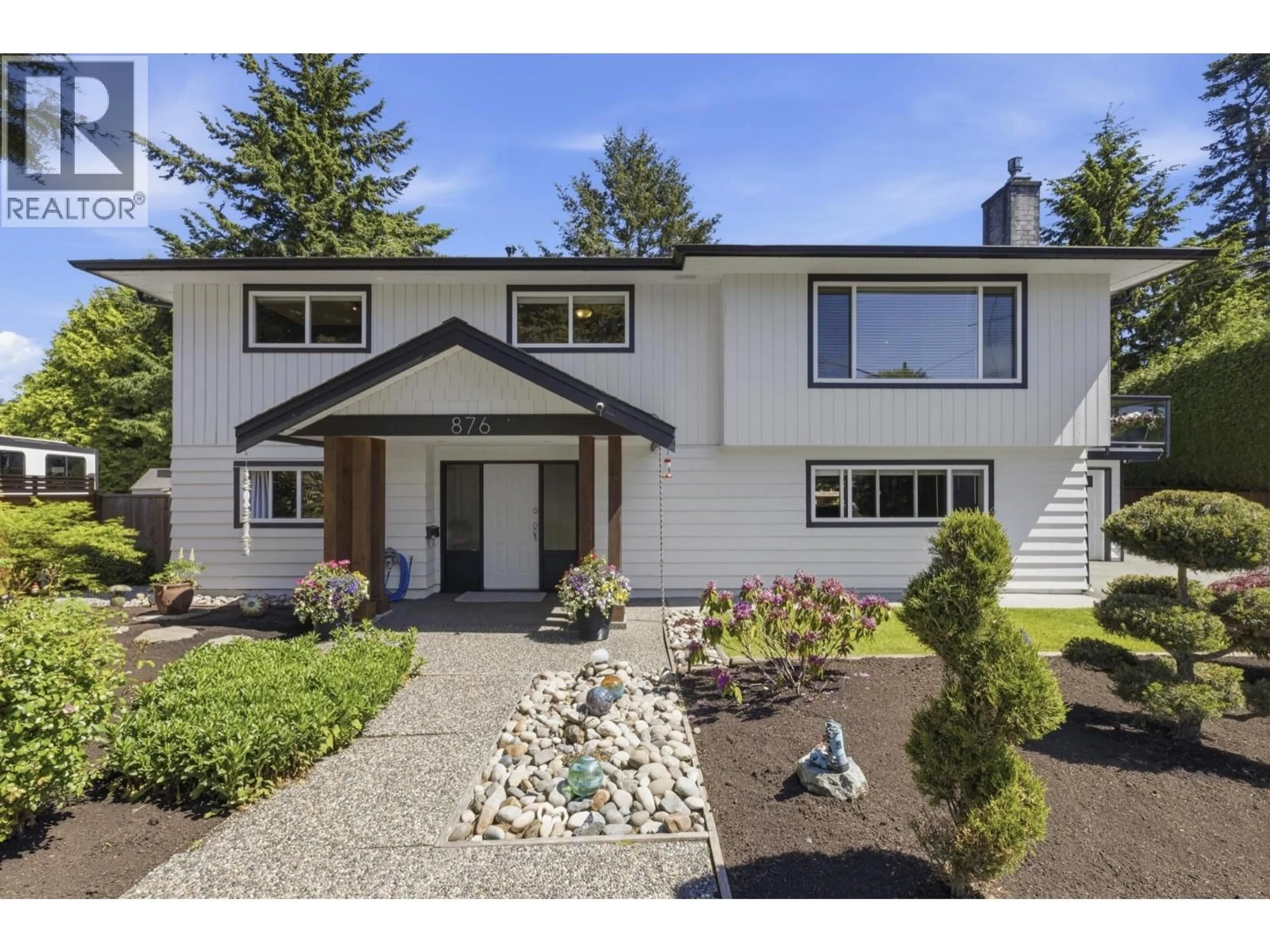 Home with vinyl exterior material, street for 876 HARRIS PLACE, Delta British Columbia V4M3A8