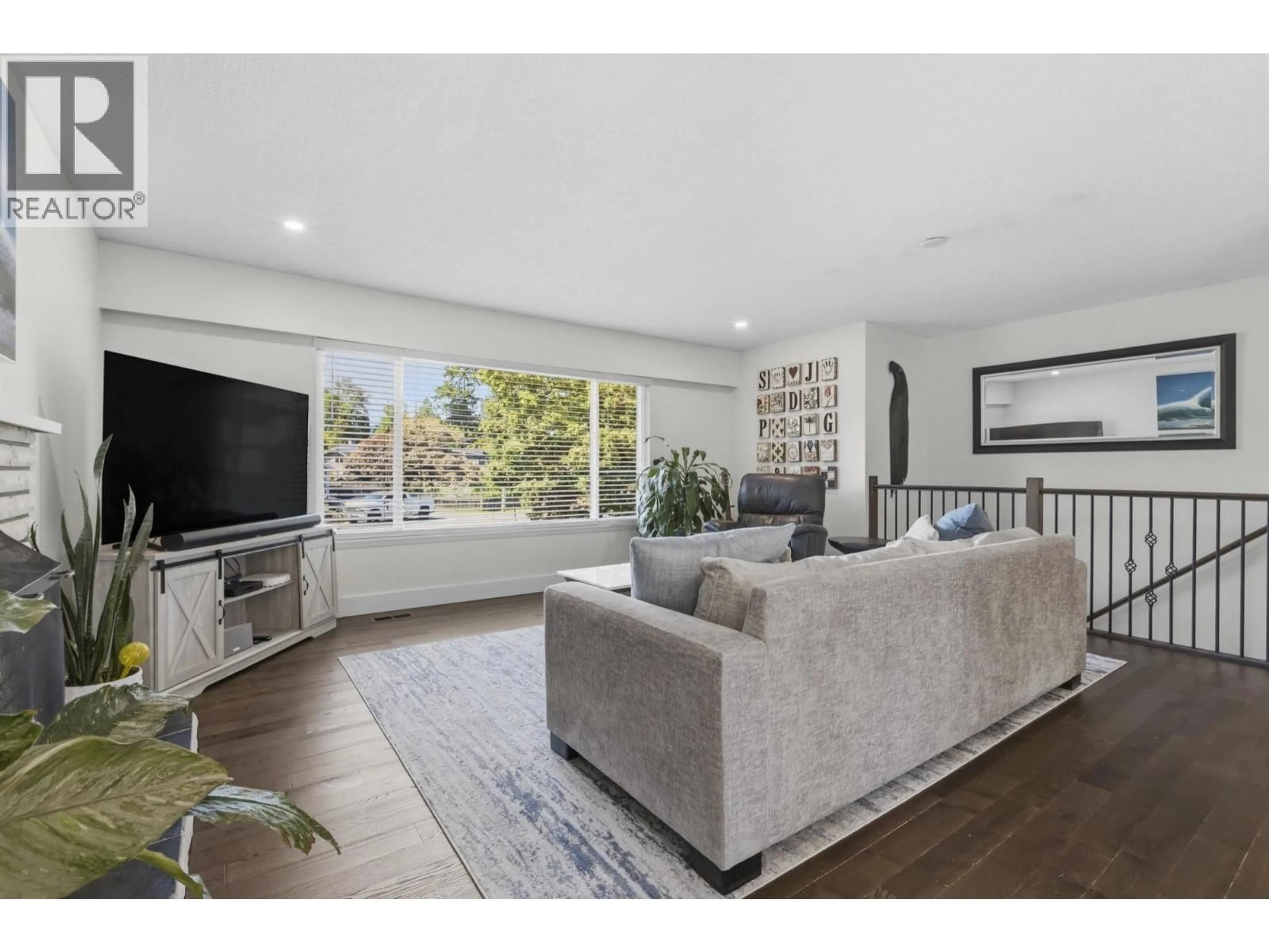 Living room with furniture, unknown for 876 HARRIS PLACE, Delta British Columbia V4M3A8