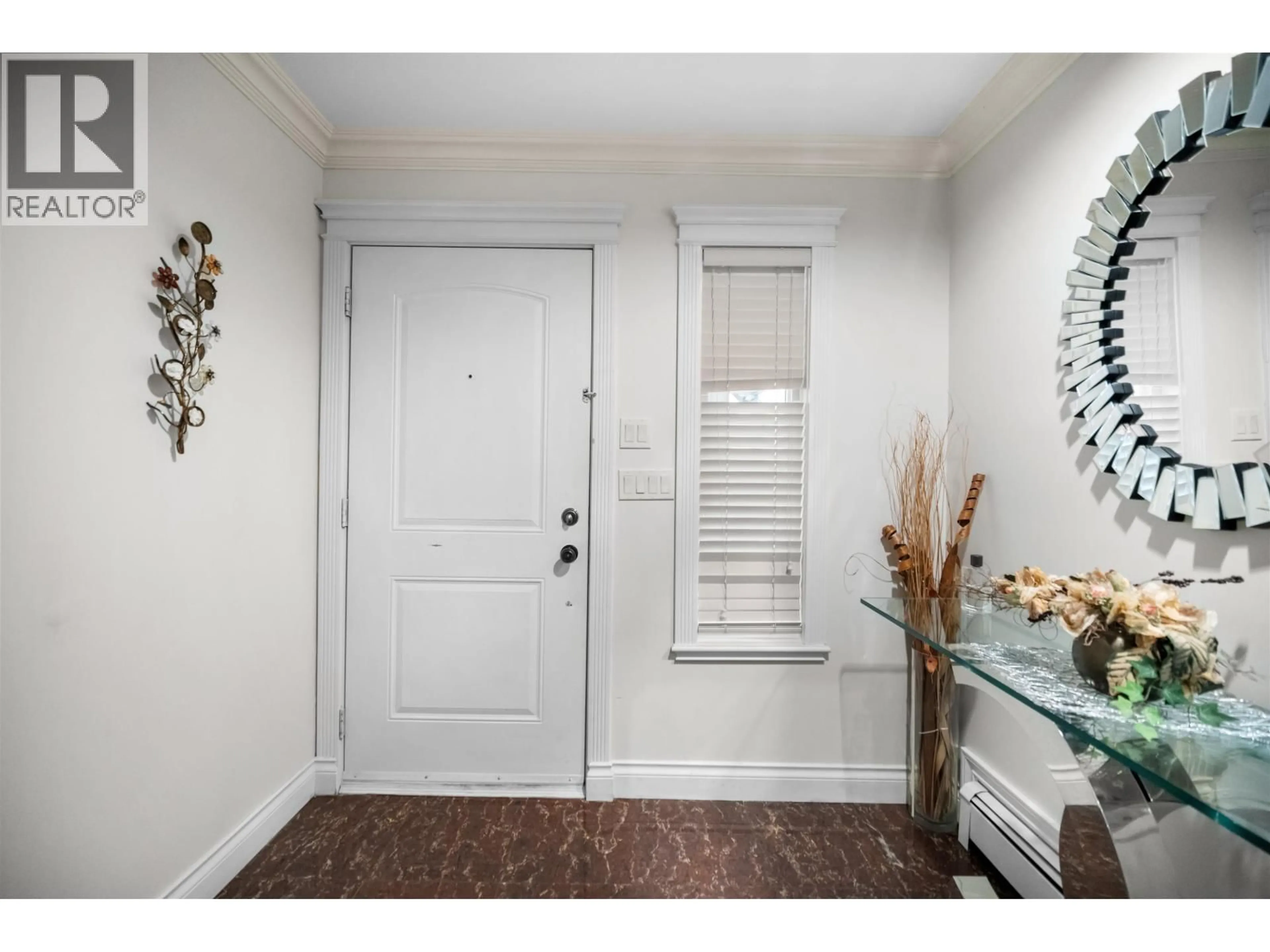 Indoor entryway for 312 JARDINE STREET, New Westminster British Columbia V3M5M5