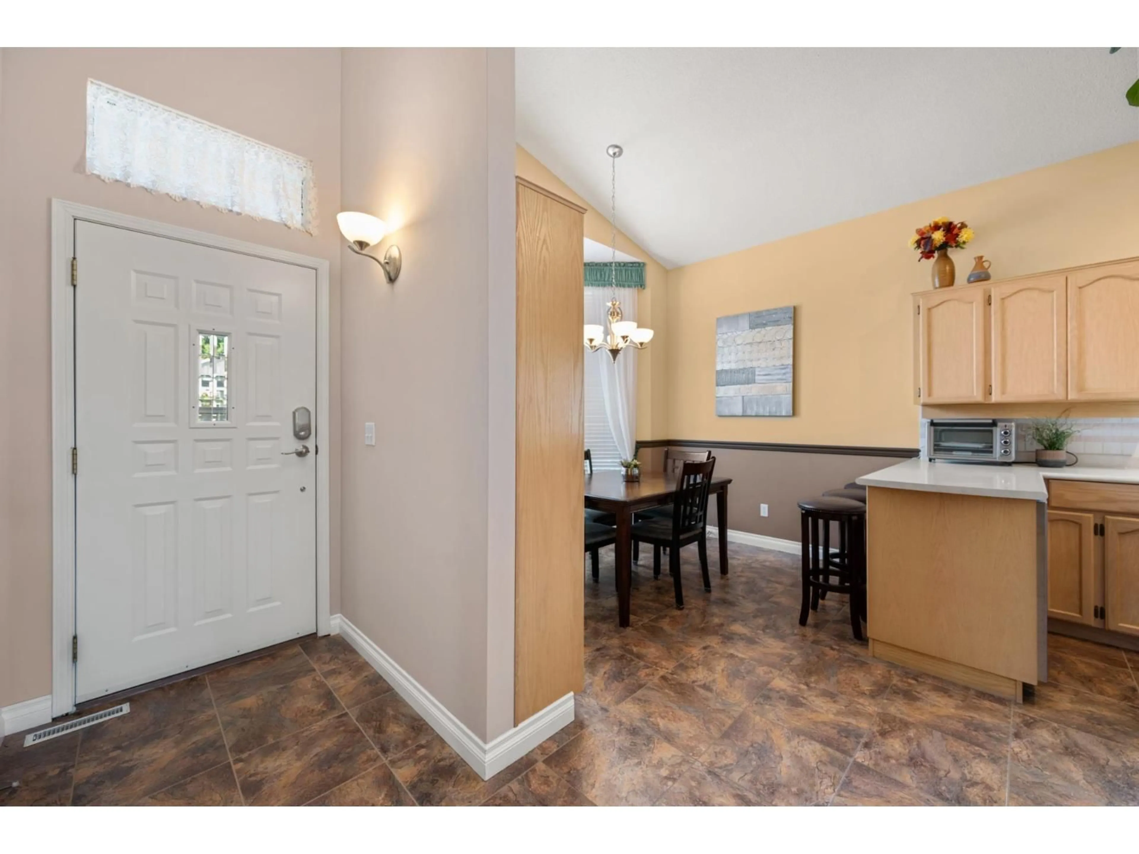 Indoor entryway for 43 - 9012 WALNUT GROVE DRIVE, Langley British Columbia V1M2K3