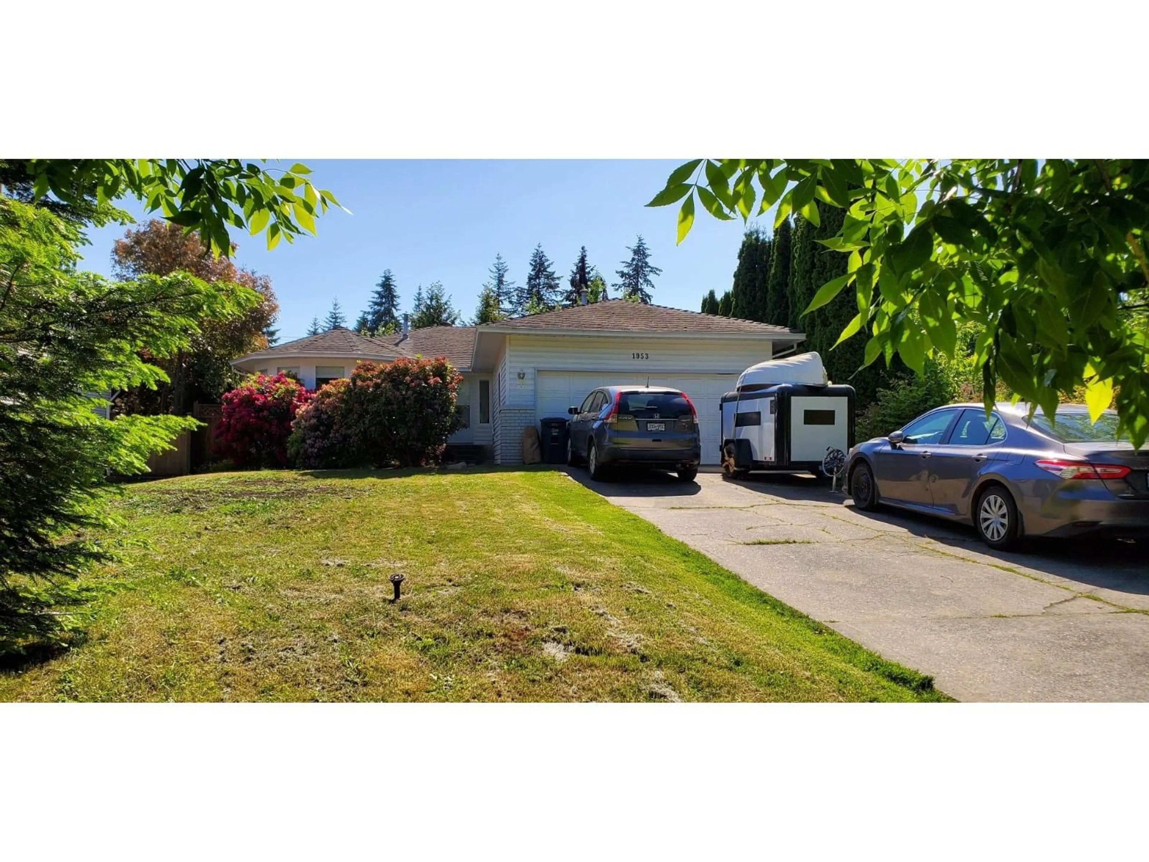 A pic from outside/outdoor area/front of a property/back of a property/a pic from drone, street for 1953 158A STREET, Surrey British Columbia V4A8G9