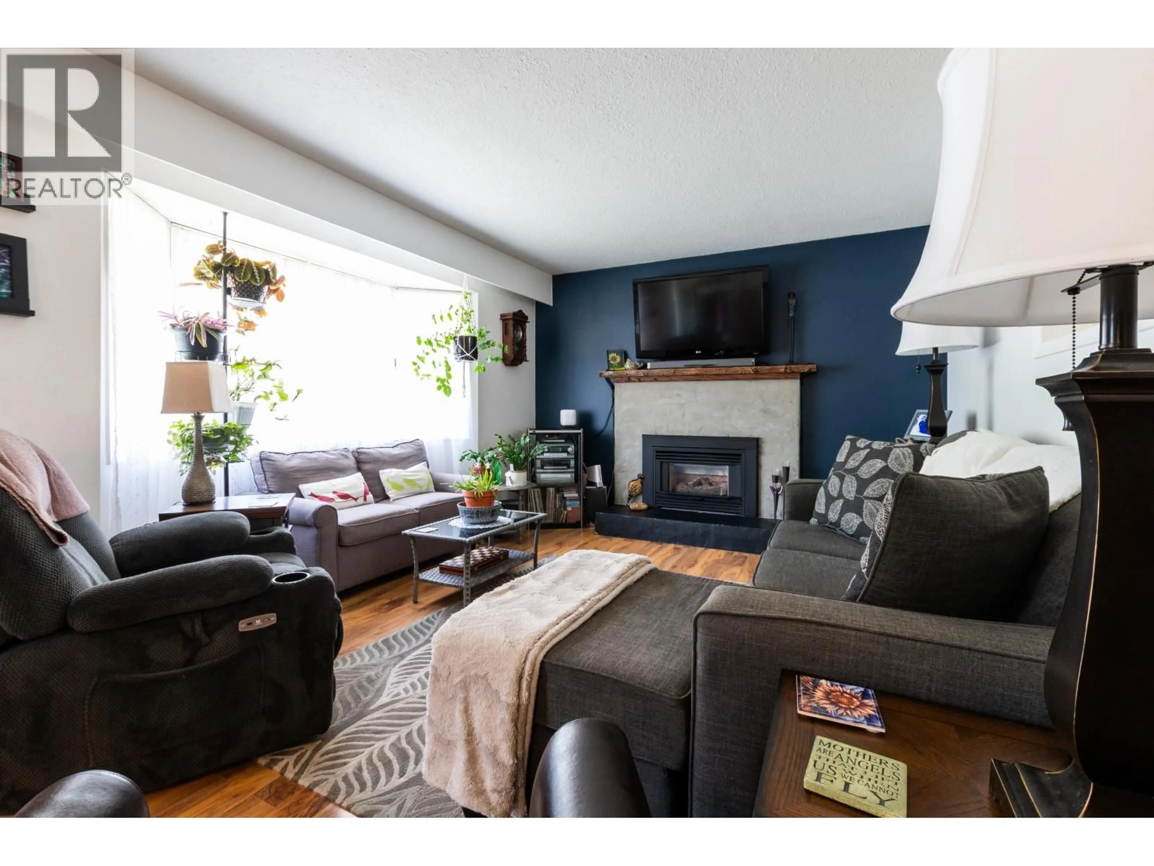 Living room with furniture, wood/laminate floor for 3091 SPRUCE STREET, Prince George British Columbia V2L2S6