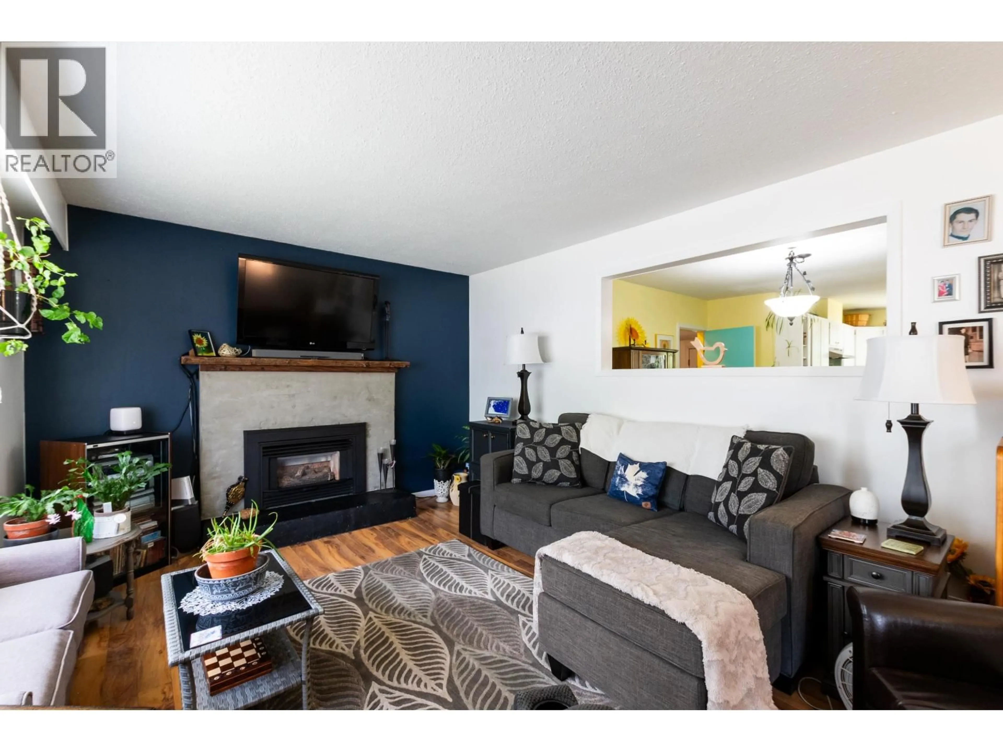 Living room with furniture, wood/laminate floor for 3091 SPRUCE STREET, Prince George British Columbia V2L2S6