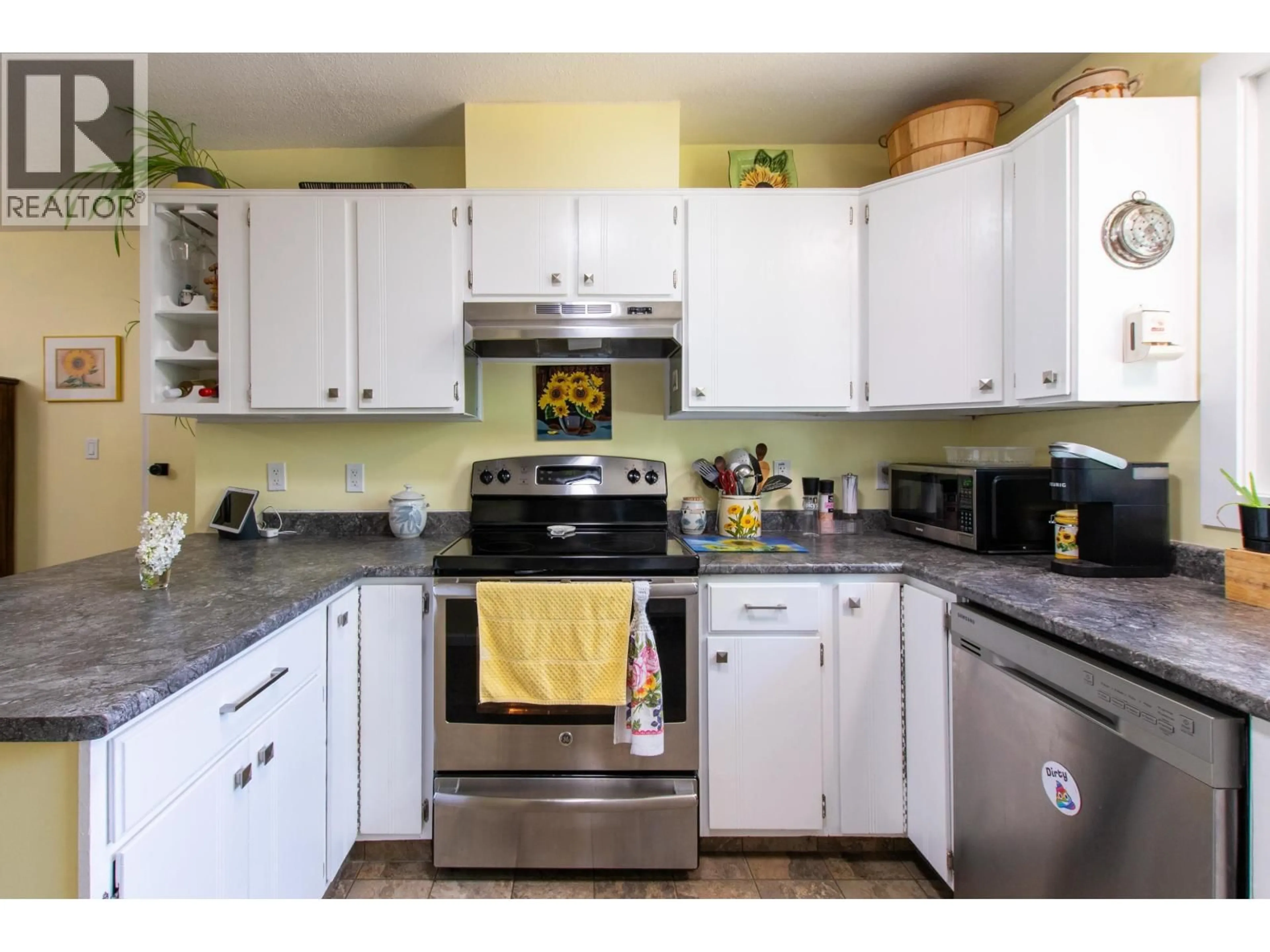 Standard kitchen, unknown for 3091 SPRUCE STREET, Prince George British Columbia V2L2S6