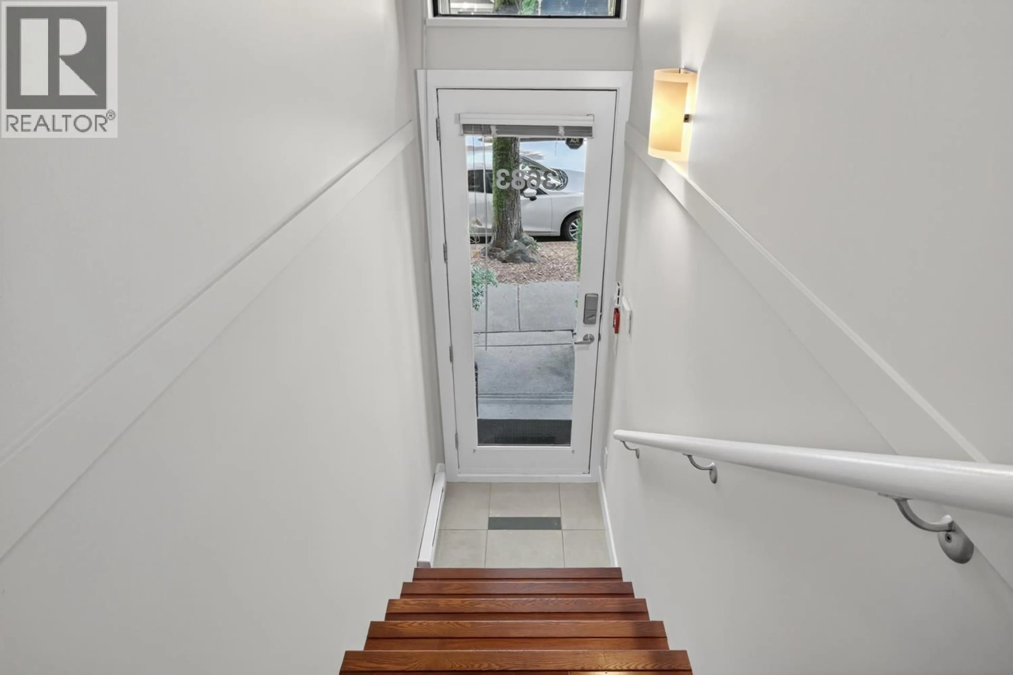 Indoor foyer for 3683 COMMERCIAL STREET, Vancouver British Columbia V5N4G1