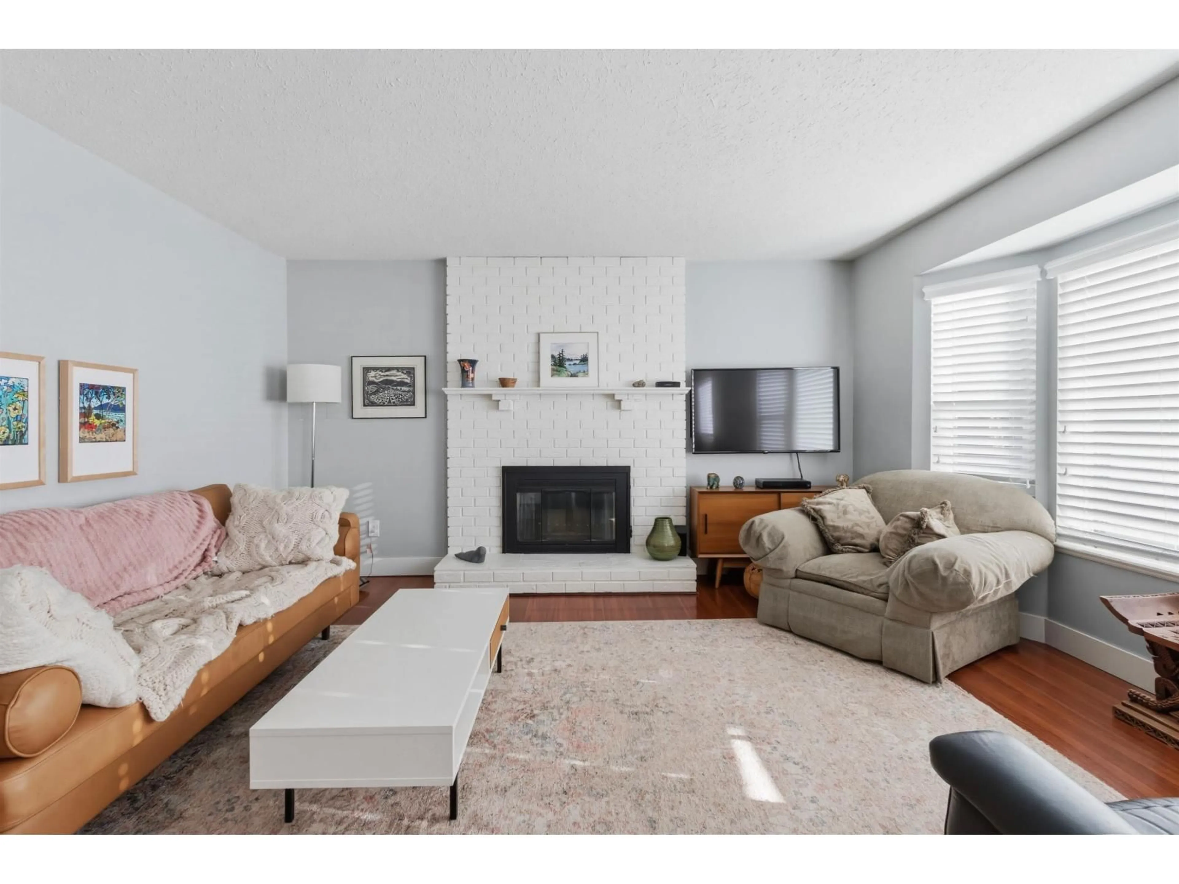 Living room with furniture, unknown for 9442 212B STREET, Langley British Columbia V1M1L8