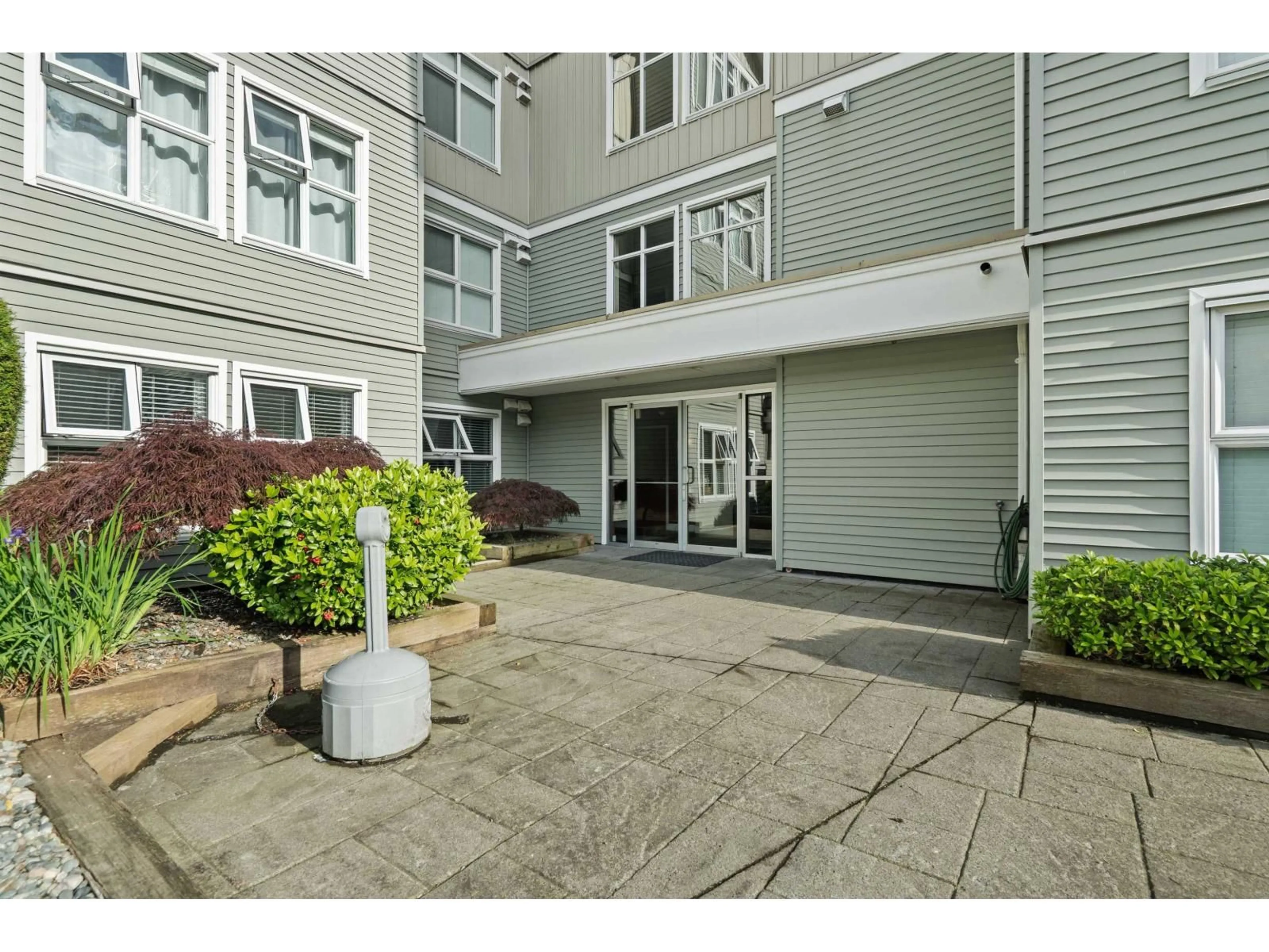 Indoor foyer for 204 - 33255 OLD YALE ROAD, Abbotsford British Columbia V2S8R2