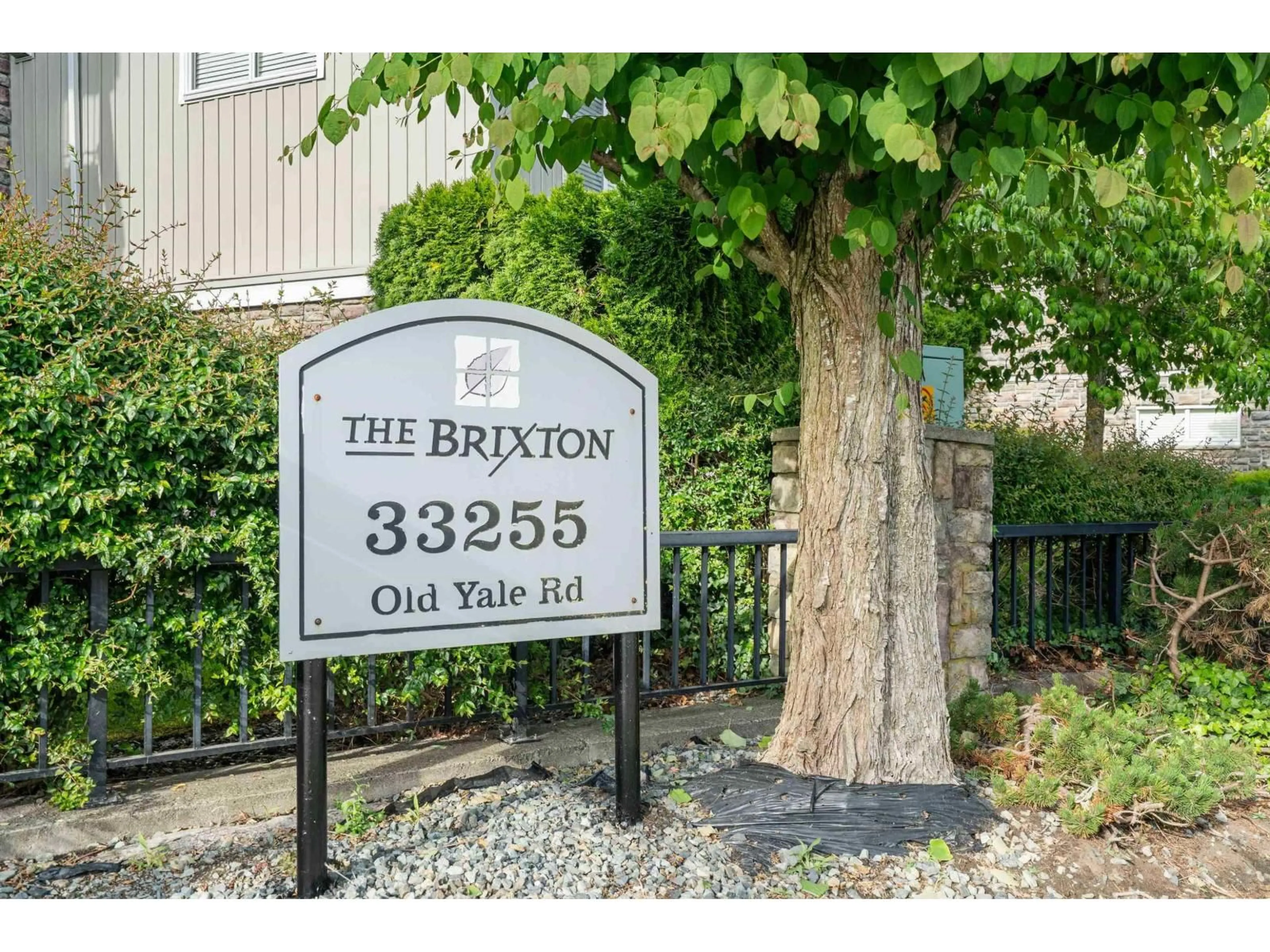Indoor foyer for 204 - 33255 OLD YALE ROAD, Abbotsford British Columbia V2S8R2