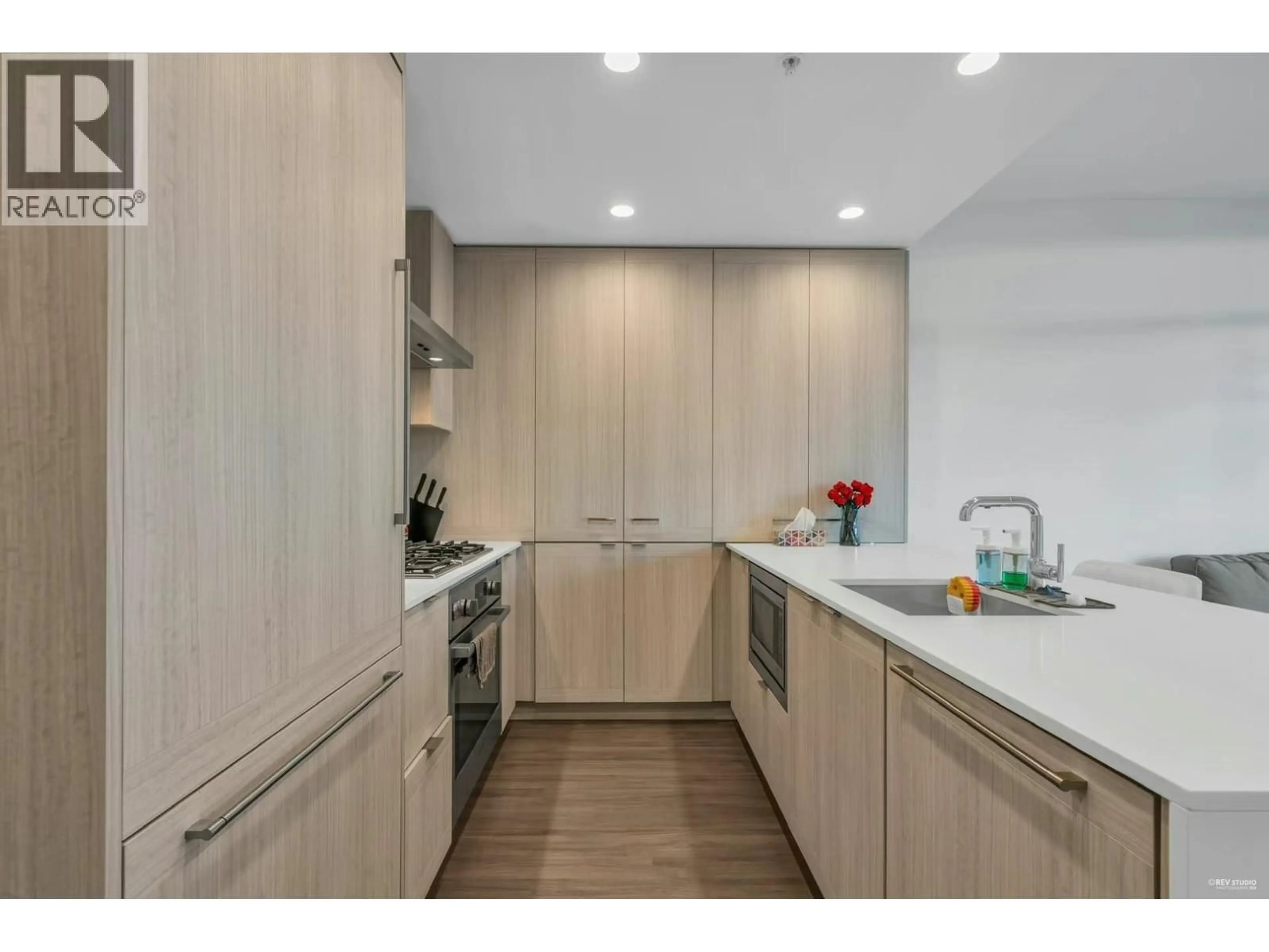 Standard kitchen, unknown for 1902 - 2311 BETA AVENUE, Burnaby British Columbia V5C0M1