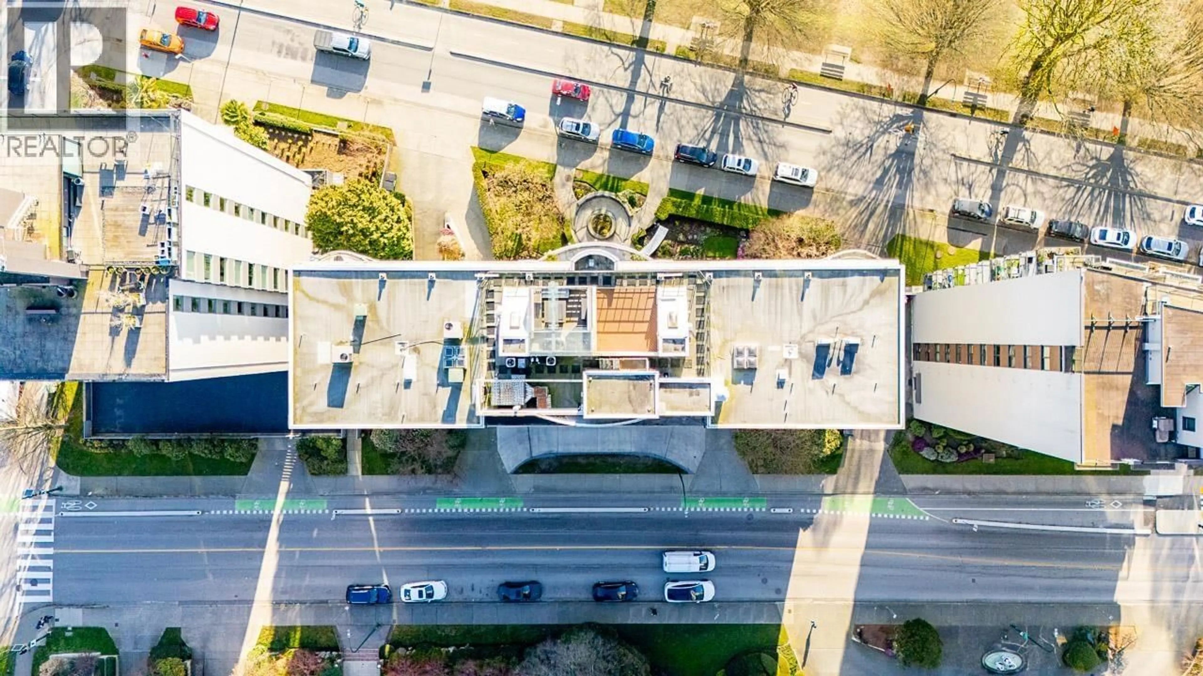 A pic from outside/outdoor area/front of a property/back of a property/a pic from drone, city buildings view from balcony for 304 - 1233 BEACH AVENUE, Vancouver British Columbia V6E1V4