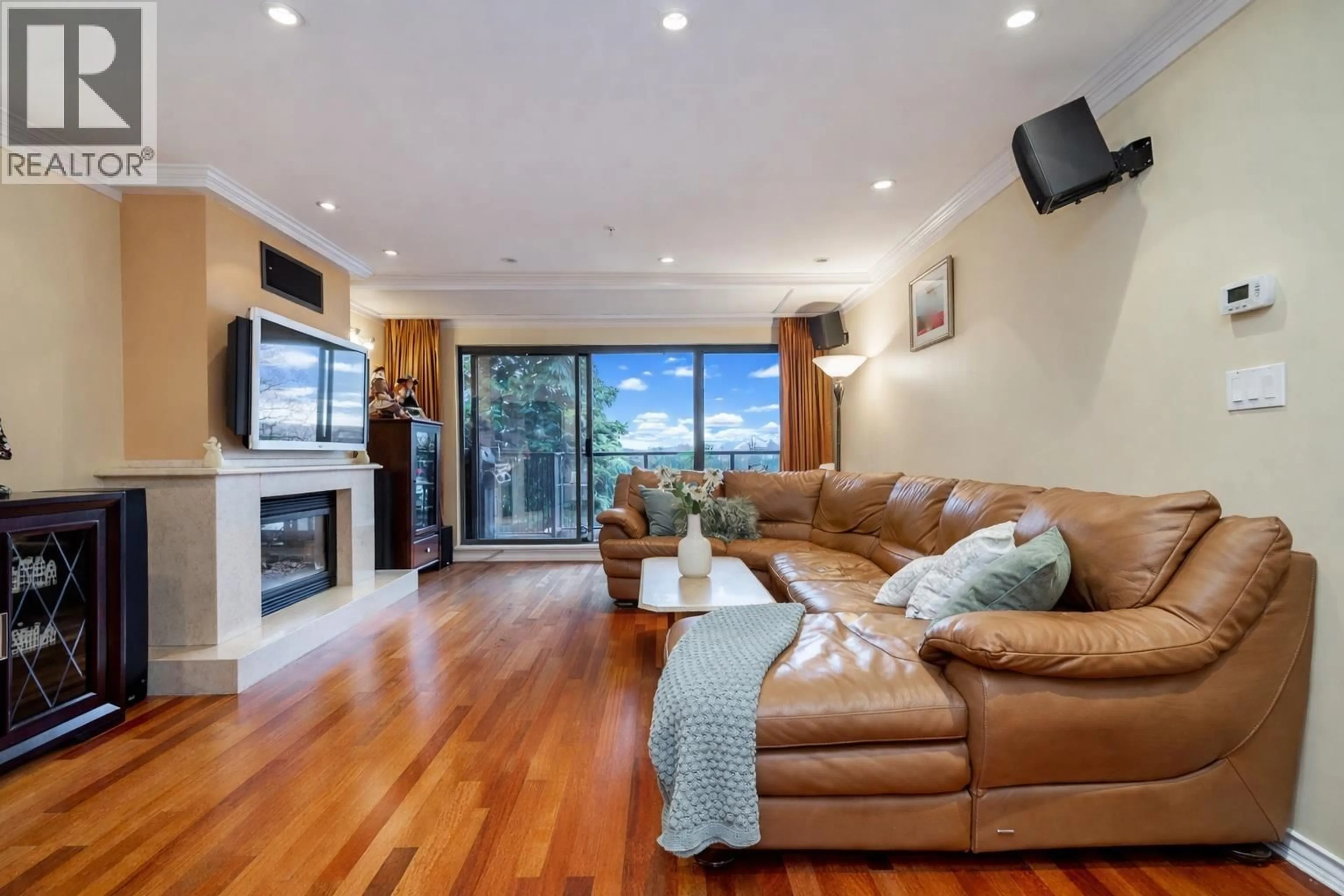 Living room with furniture, wood/laminate floor for 304 - 1233 BEACH AVENUE, Vancouver British Columbia V6E1V4