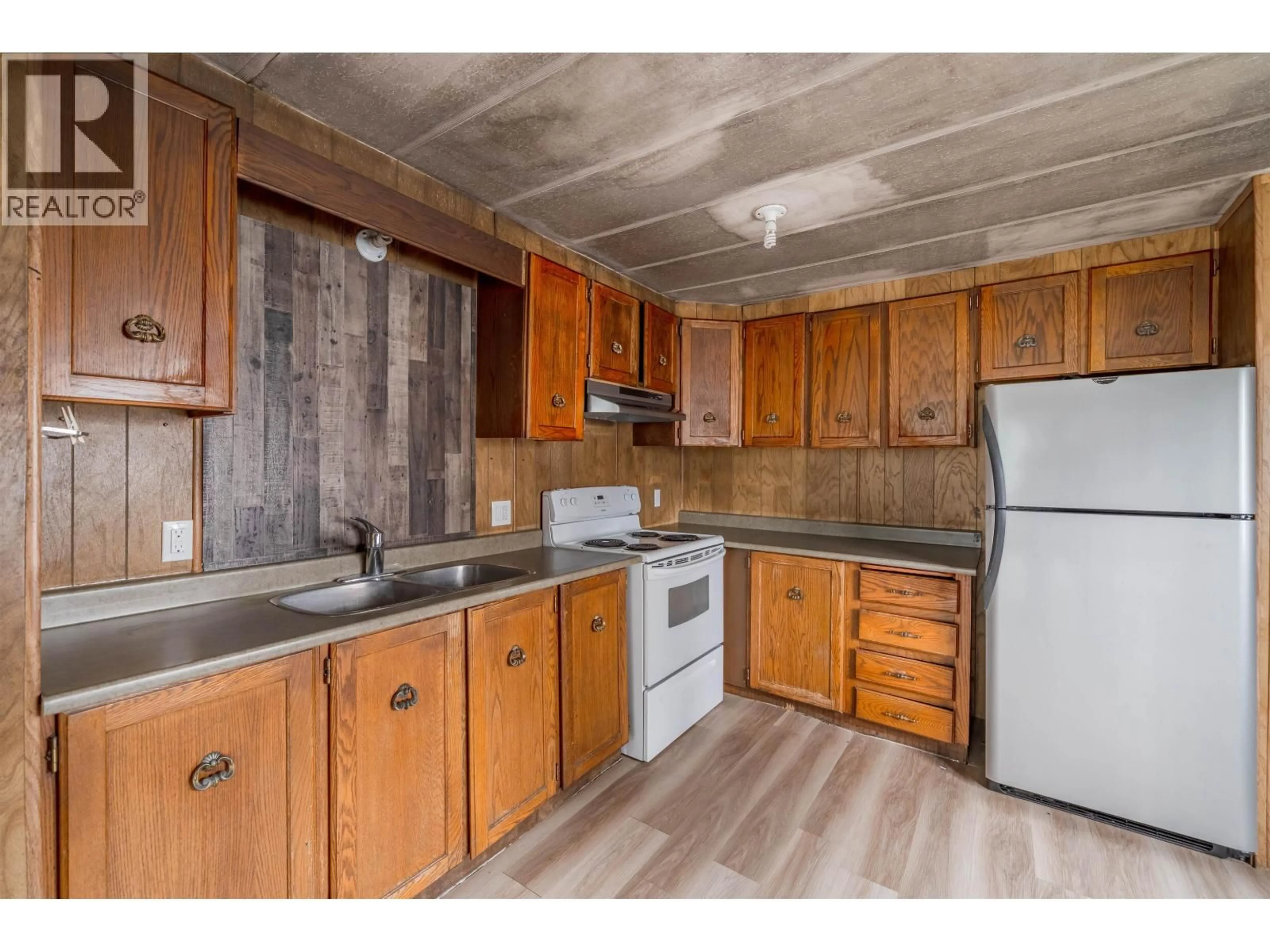 Standard kitchen, unknown for 4807 CLARKE AVENUE, Lac La Hache British Columbia V0K1T0