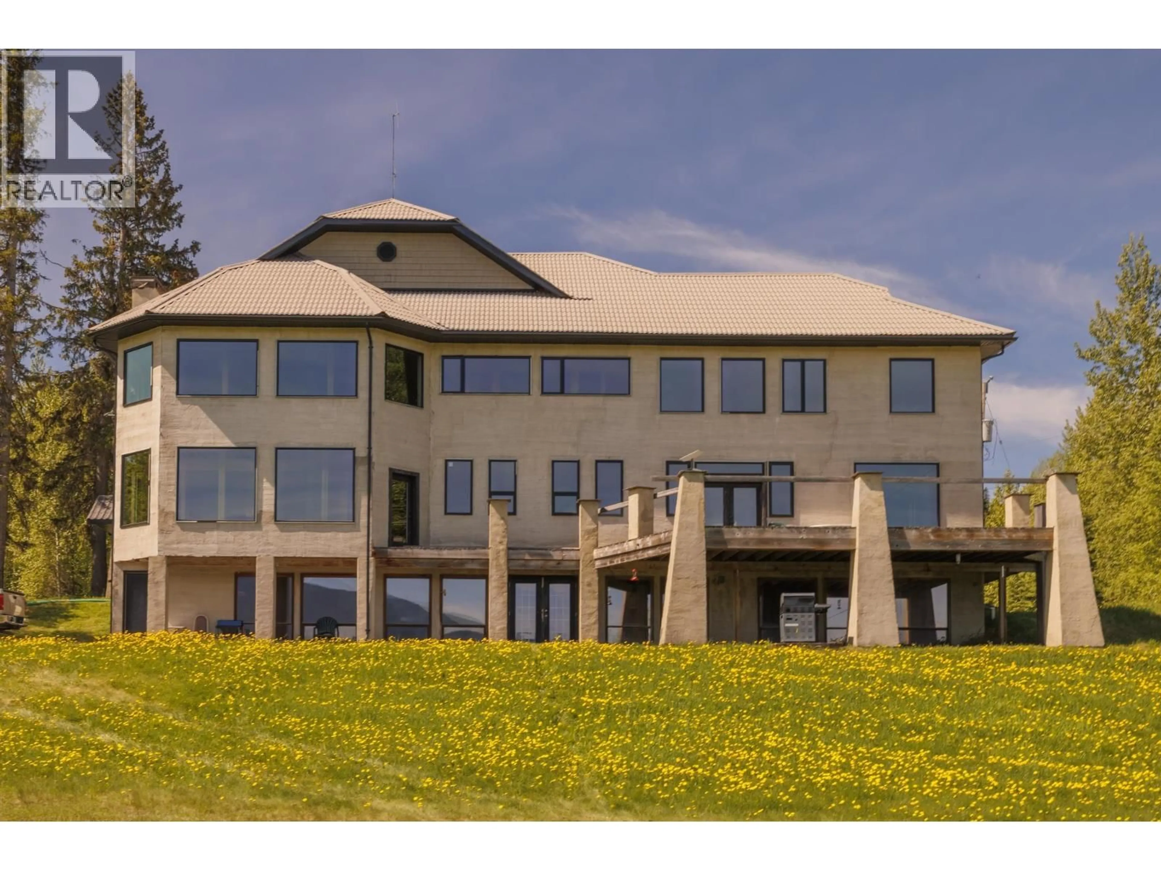 A pic from outside/outdoor area/front of a property/back of a property/a pic from drone, building for 8985 CRESCENT SPUR ROAD, McBride British Columbia V0J2E0