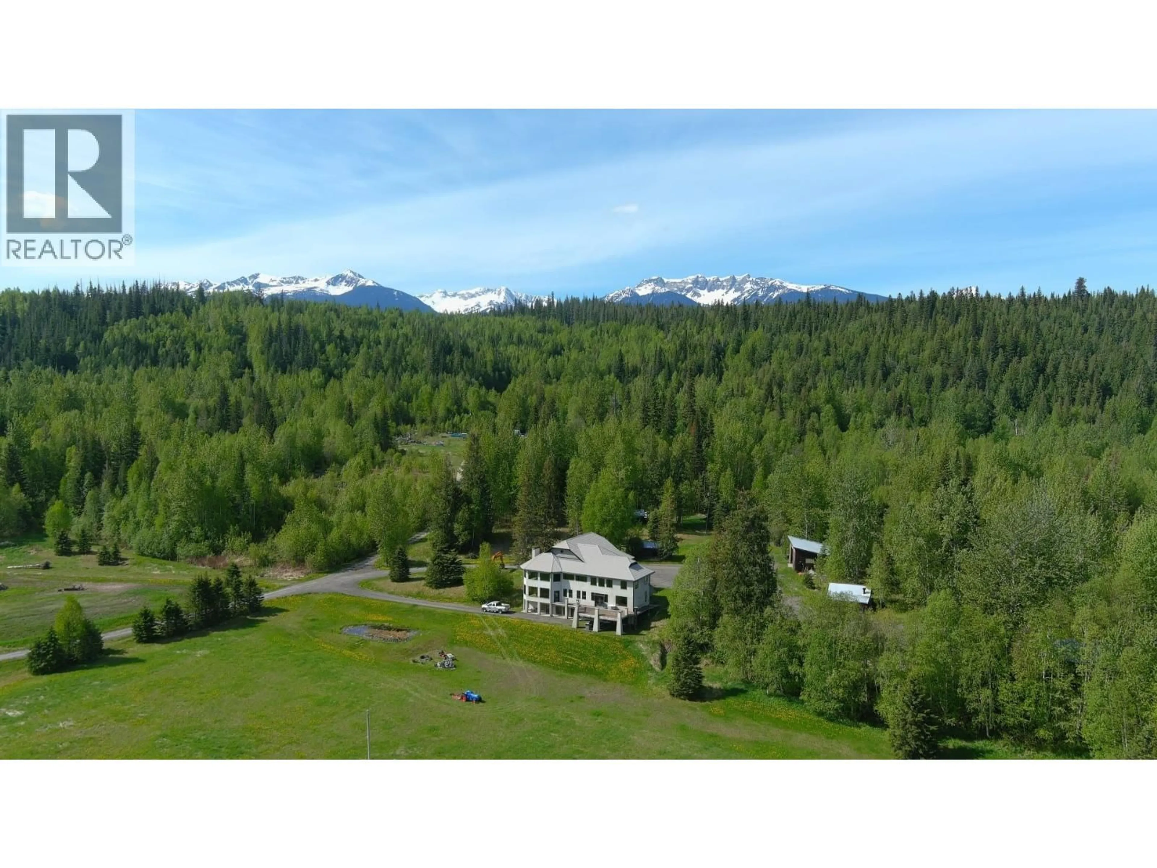 A pic from outside/outdoor area/front of a property/back of a property/a pic from drone, mountain view for 8985 CRESCENT SPUR ROAD, McBride British Columbia V0J2E0