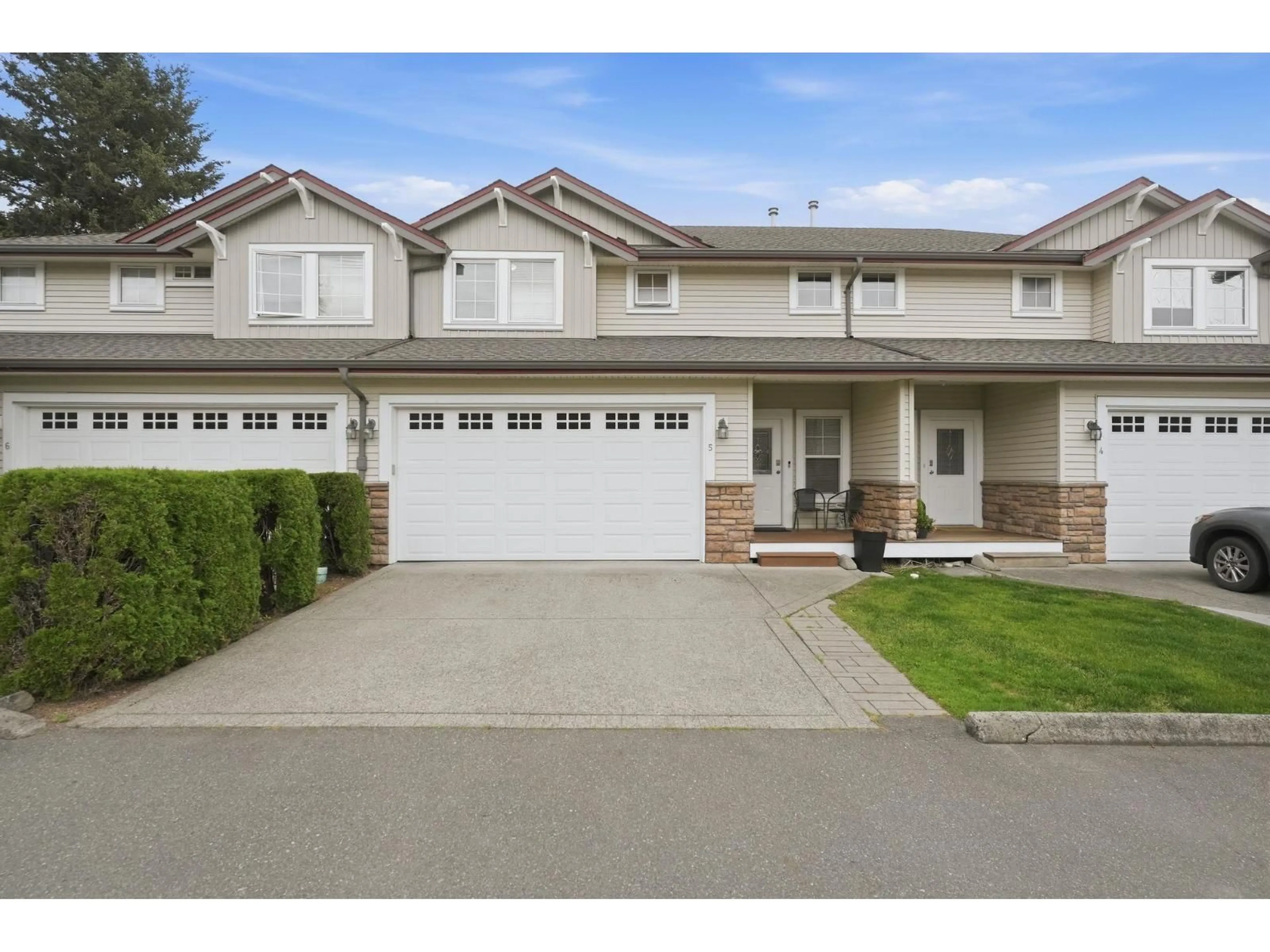 Home with vinyl exterior material, street for 5 - 45140 SOUTH SUMAS ROAD, Chilliwack British Columbia V2R5V4