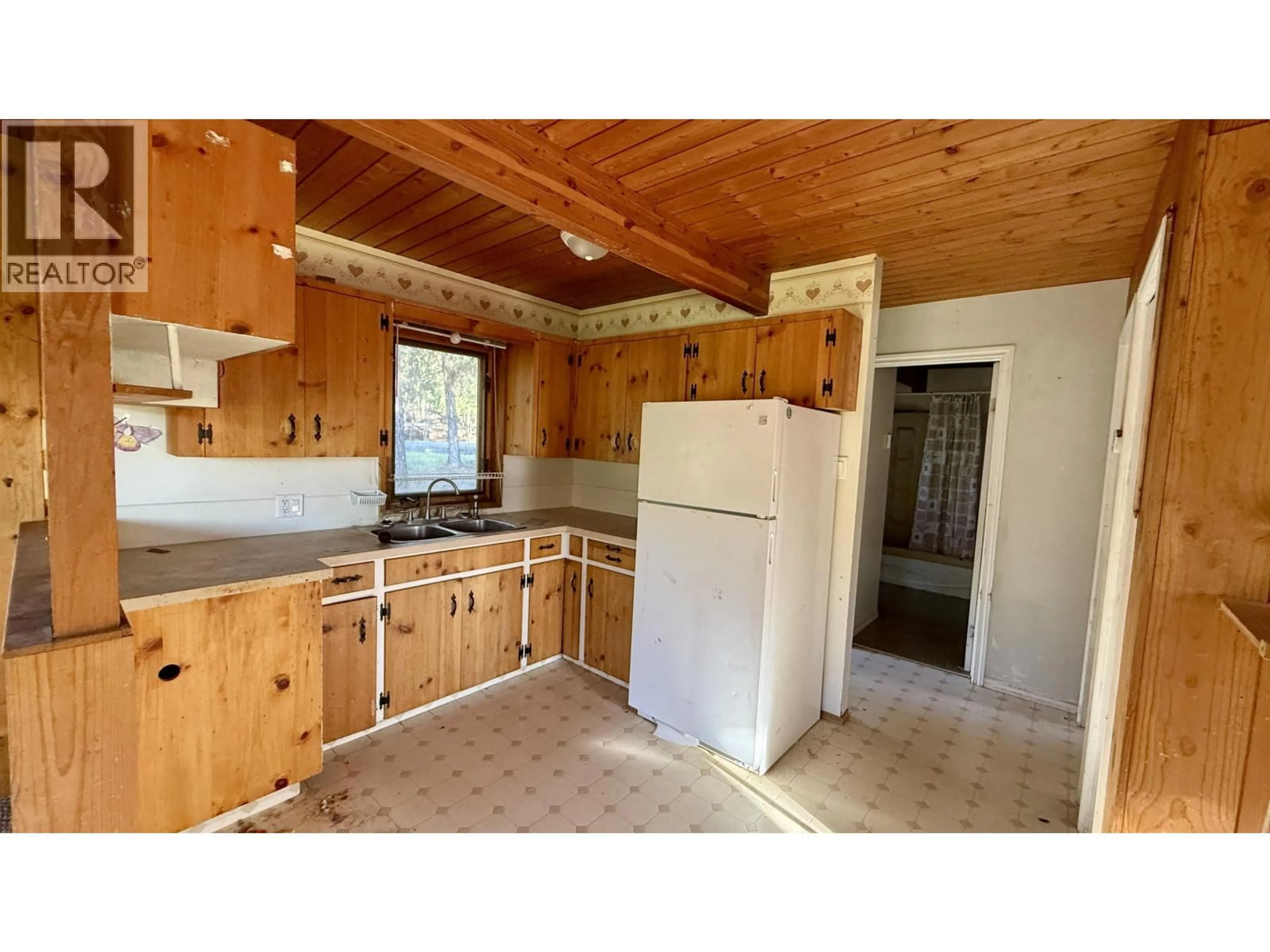 Standard kitchen, wood/laminate floor for 4834 GLOINNZUN DRIVE, 108 Mile Ranch British Columbia V0K2Z0