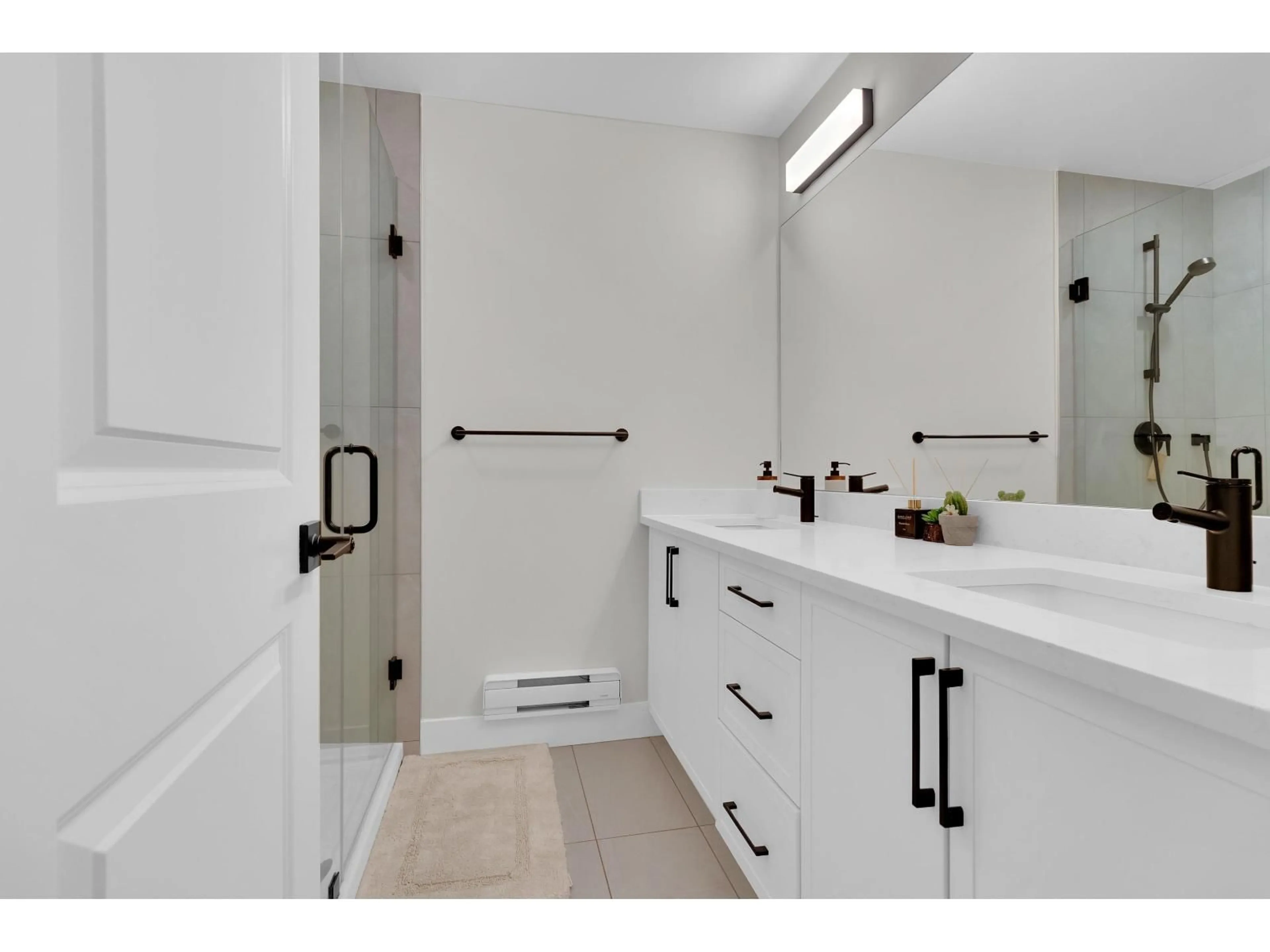 Contemporary bathroom, ceramic/tile floor for 320 - 7506 199A STREET, Langley British Columbia V2Y3K9