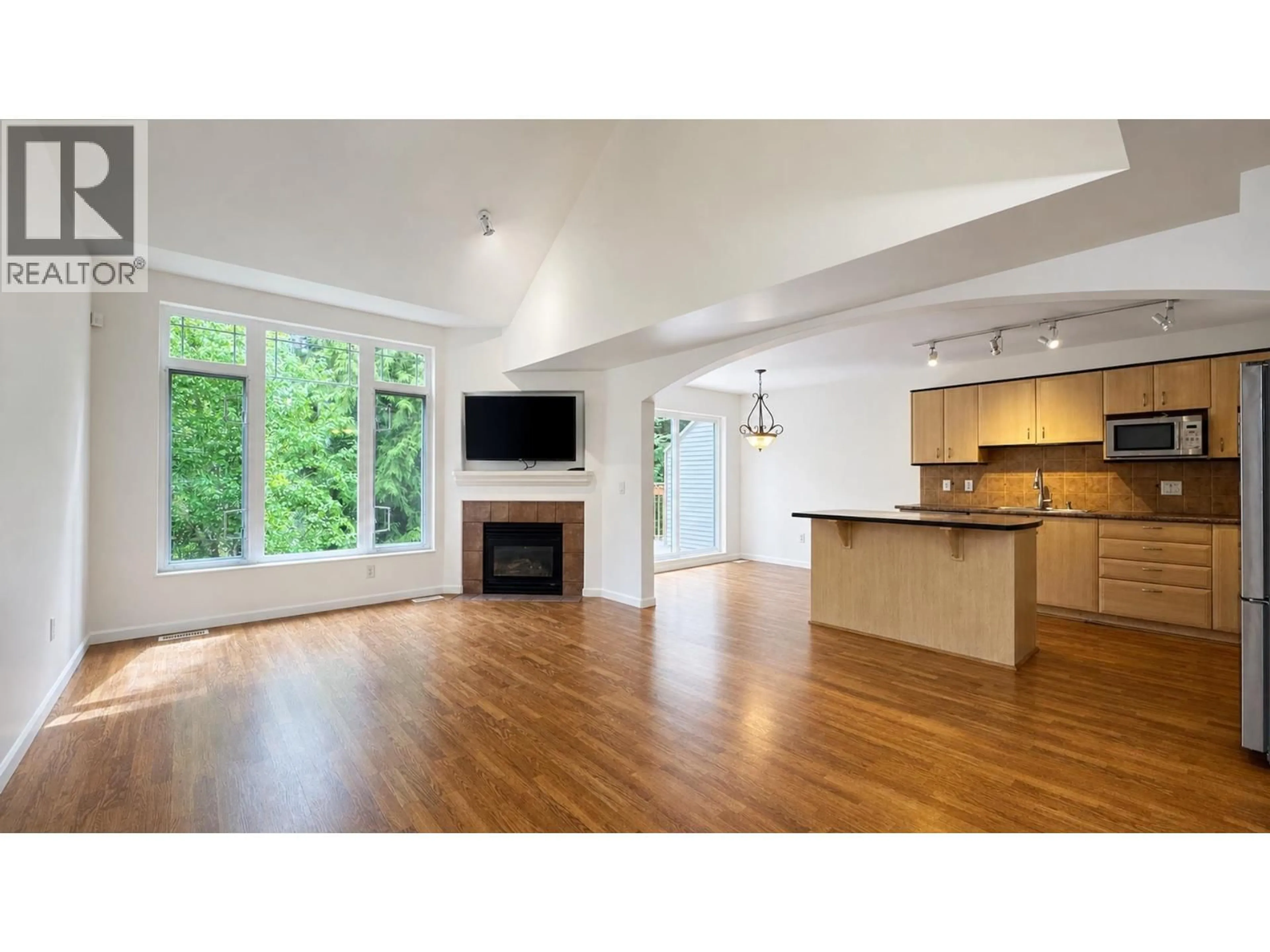 Open concept kitchen, wood/laminate floor for 35 - 2351 PARKWAY BOULEVARD, Coquitlam British Columbia V3E3P2