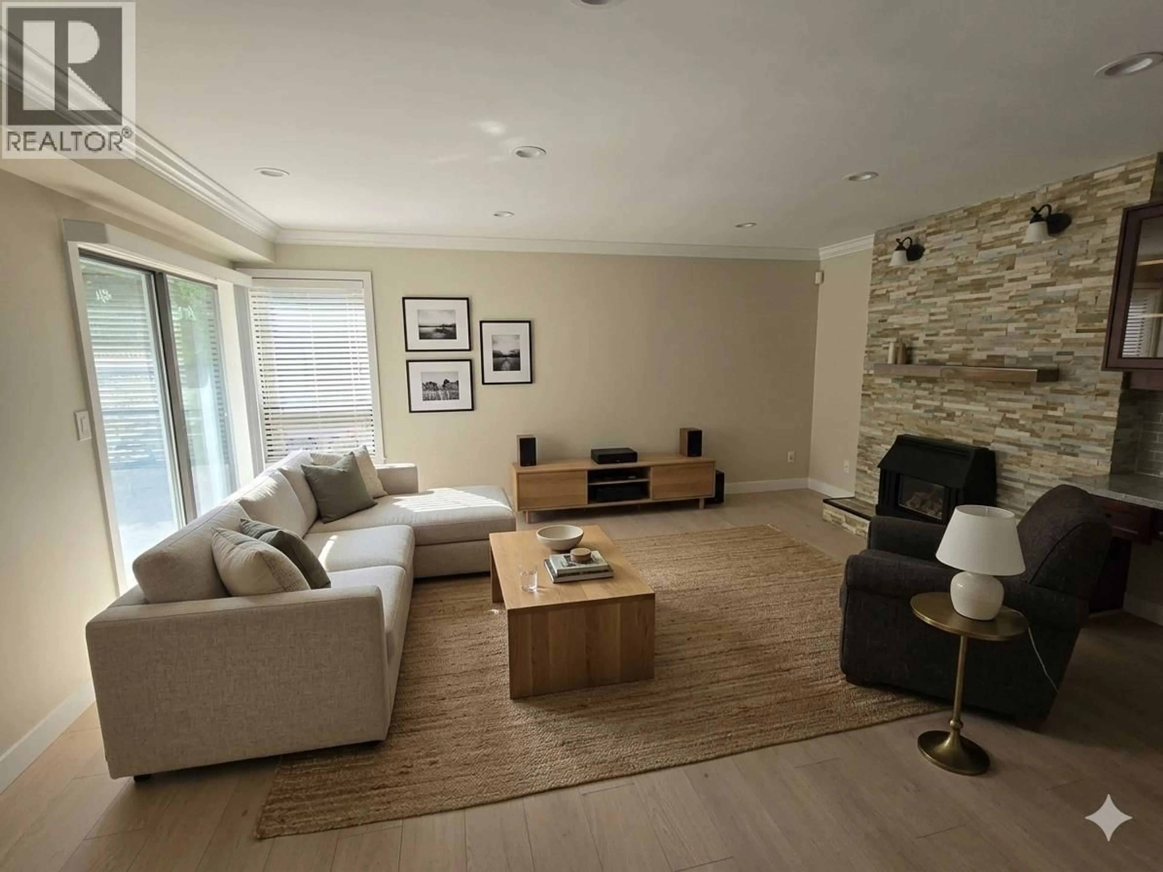 Living room with furniture, unknown for 9224 EVANCIO CRESCENT, Richmond British Columbia V7E5Y6