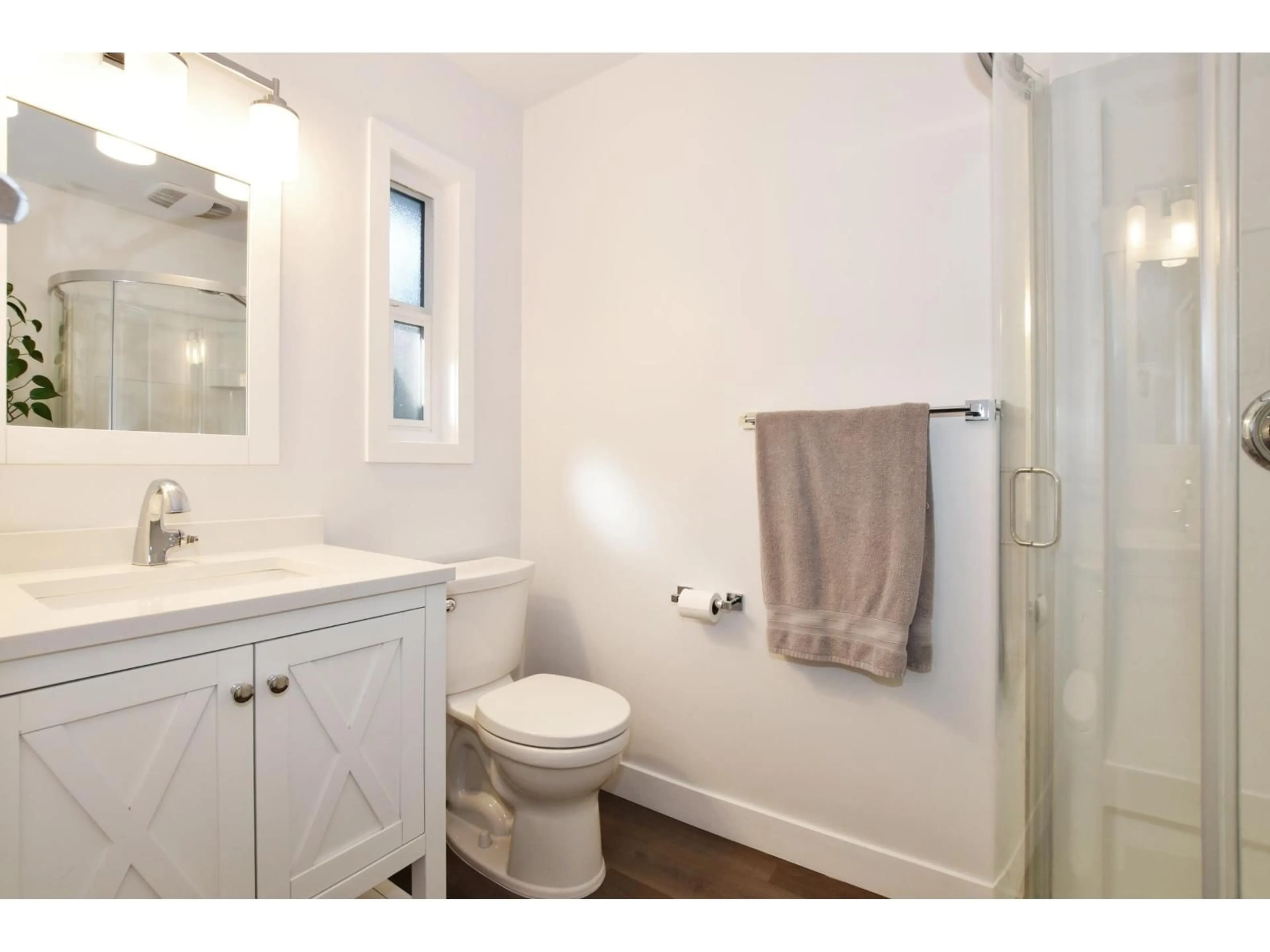 Standard bathroom, ceramic/tile floor for 7850 HORNE STREET, Mission British Columbia V2V3Z3