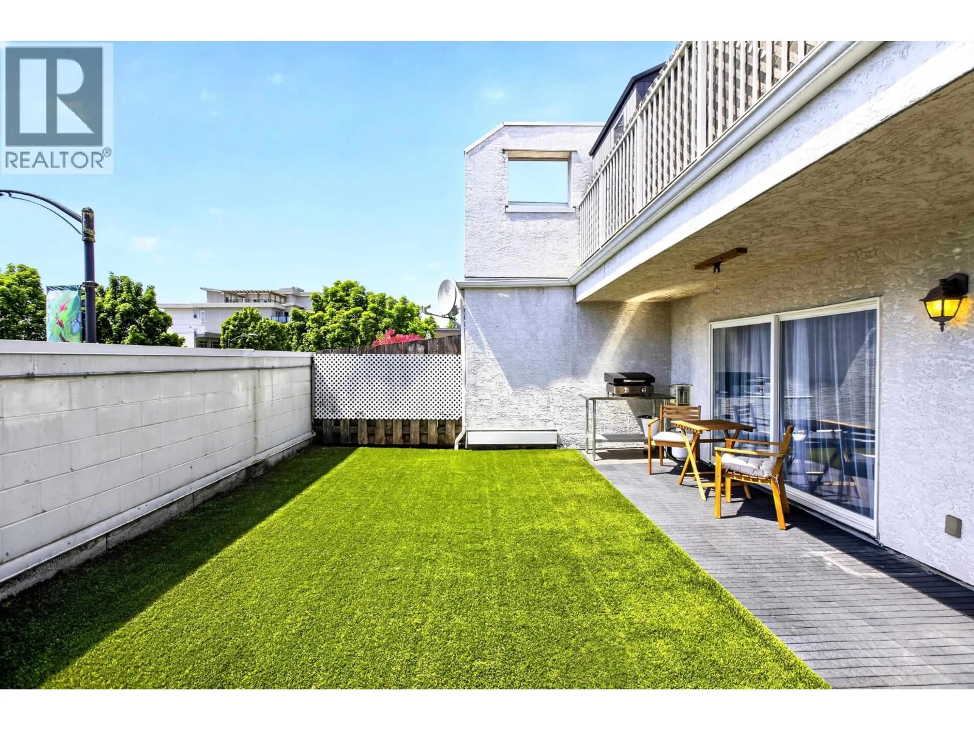 Patio, street for 204 - 22347 LOUGHEED HIGHWAY, Maple Ridge British Columbia V2X2T3