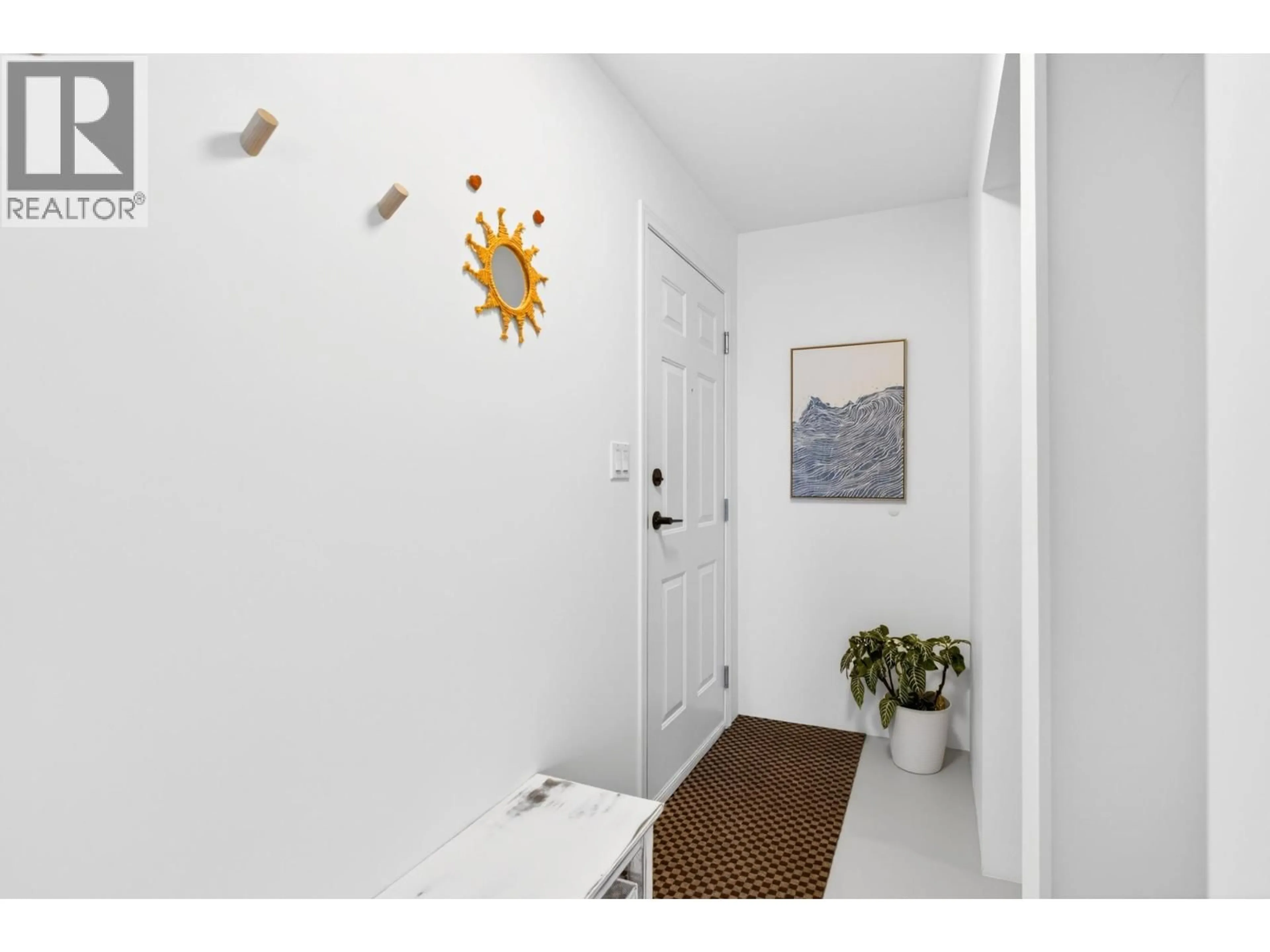 Indoor entryway for 204 - 22347 LOUGHEED HIGHWAY, Maple Ridge British Columbia V2X2T3
