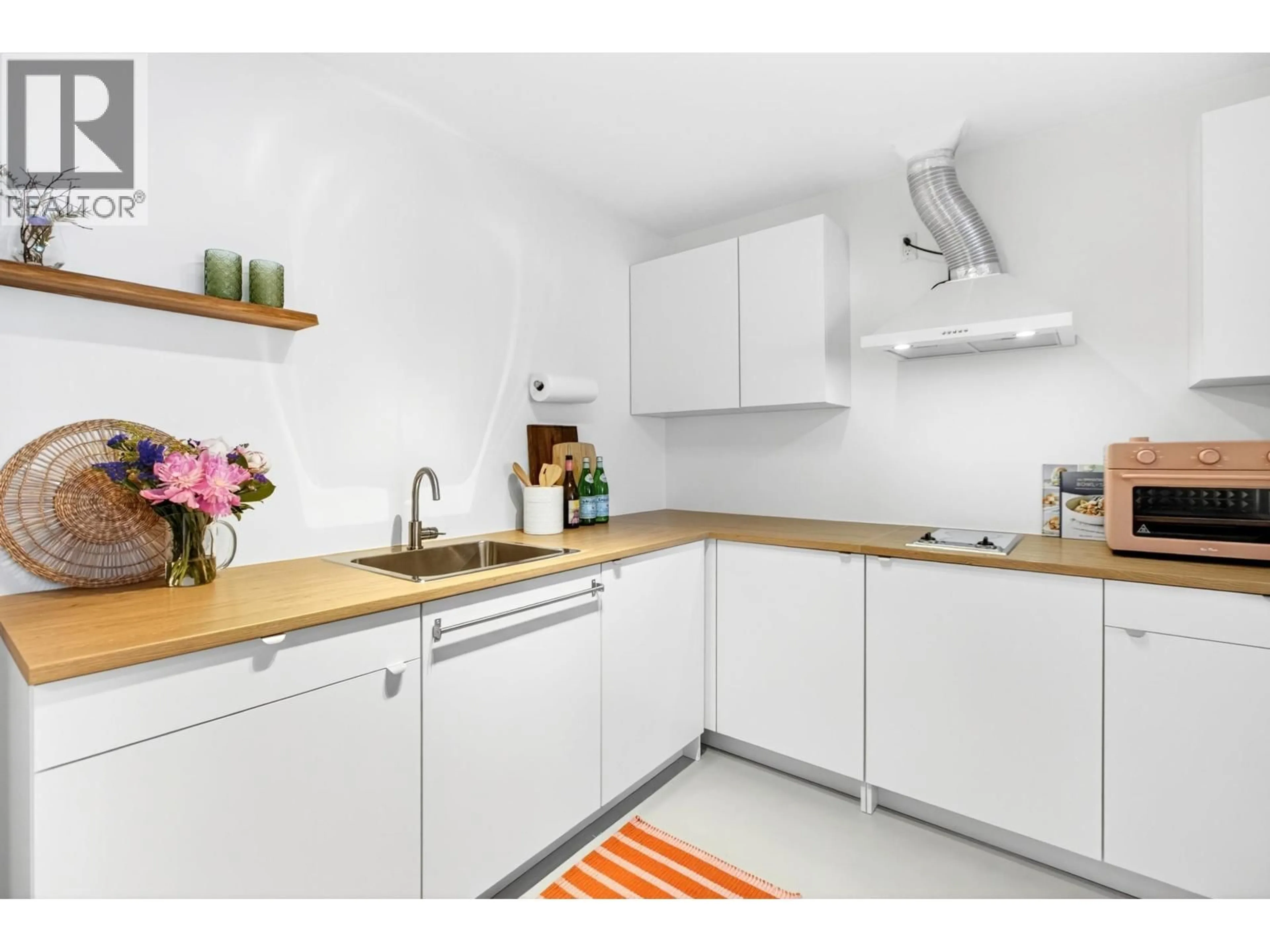 Standard kitchen, unknown for 204 - 22347 LOUGHEED HIGHWAY, Maple Ridge British Columbia V2X2T3