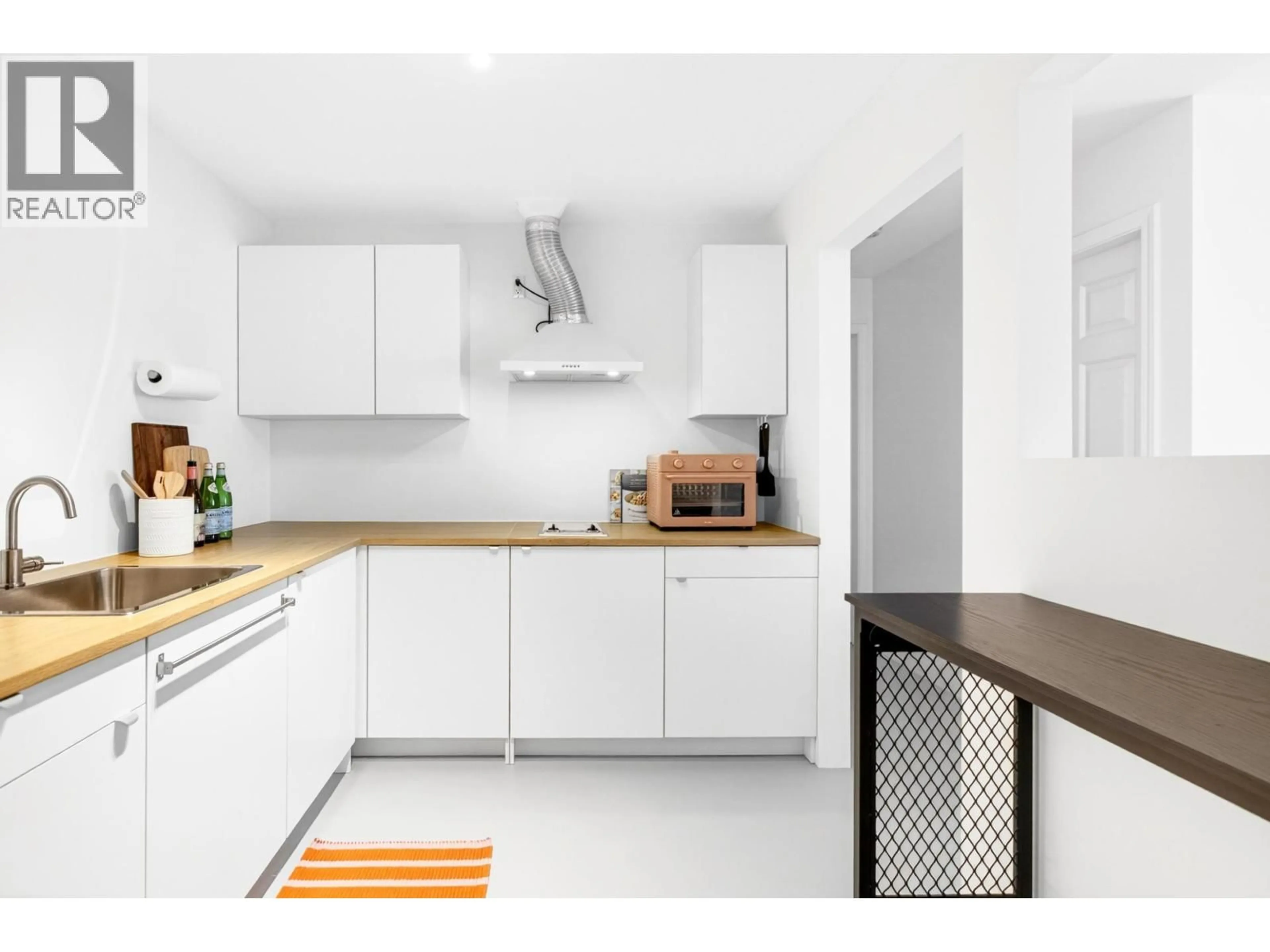 Standard kitchen, unknown for 204 - 22347 LOUGHEED HIGHWAY, Maple Ridge British Columbia V2X2T3