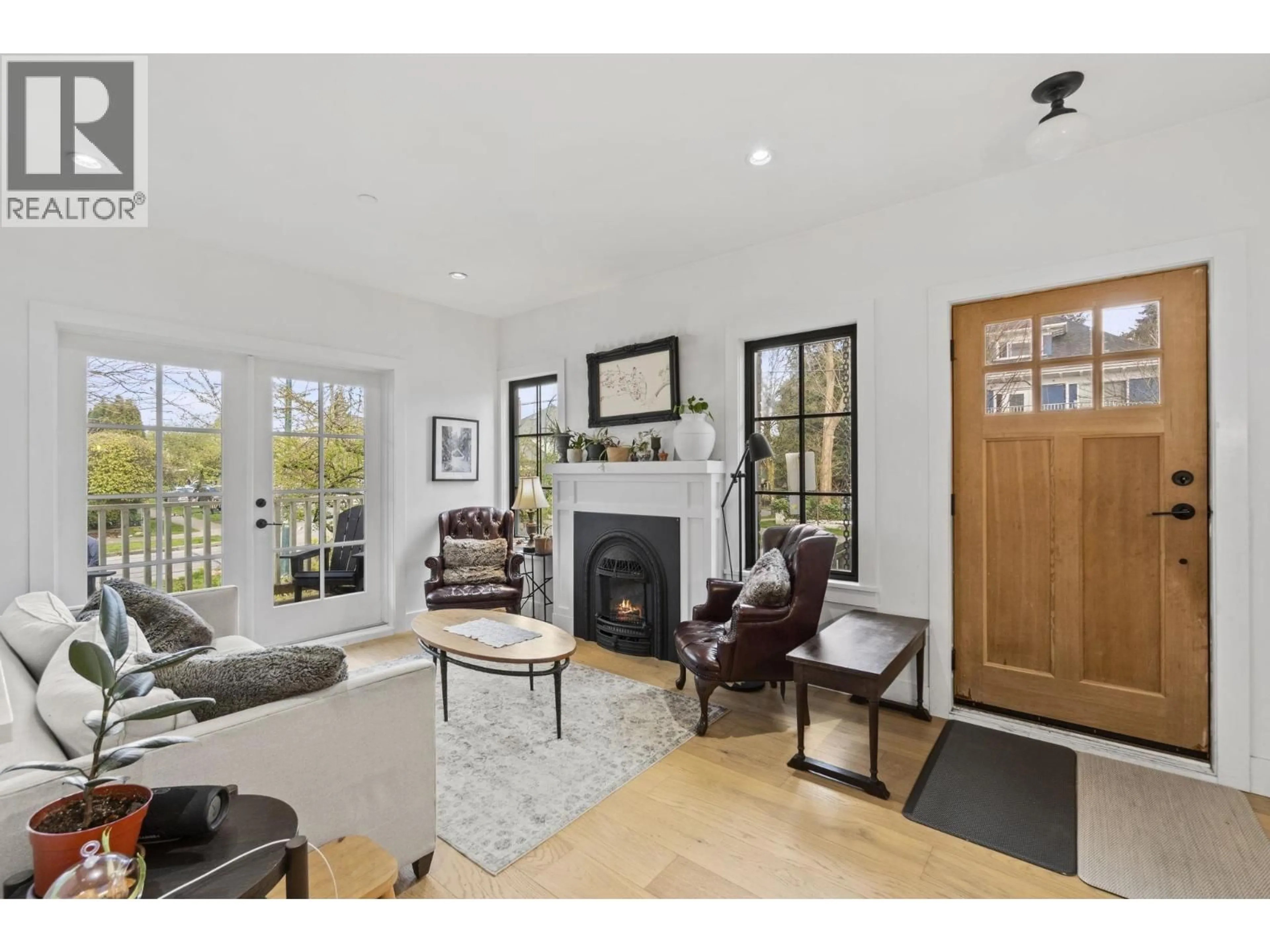Living room with furniture, unknown for 2072 KITCHENER STREET, Vancouver British Columbia V5L2W8